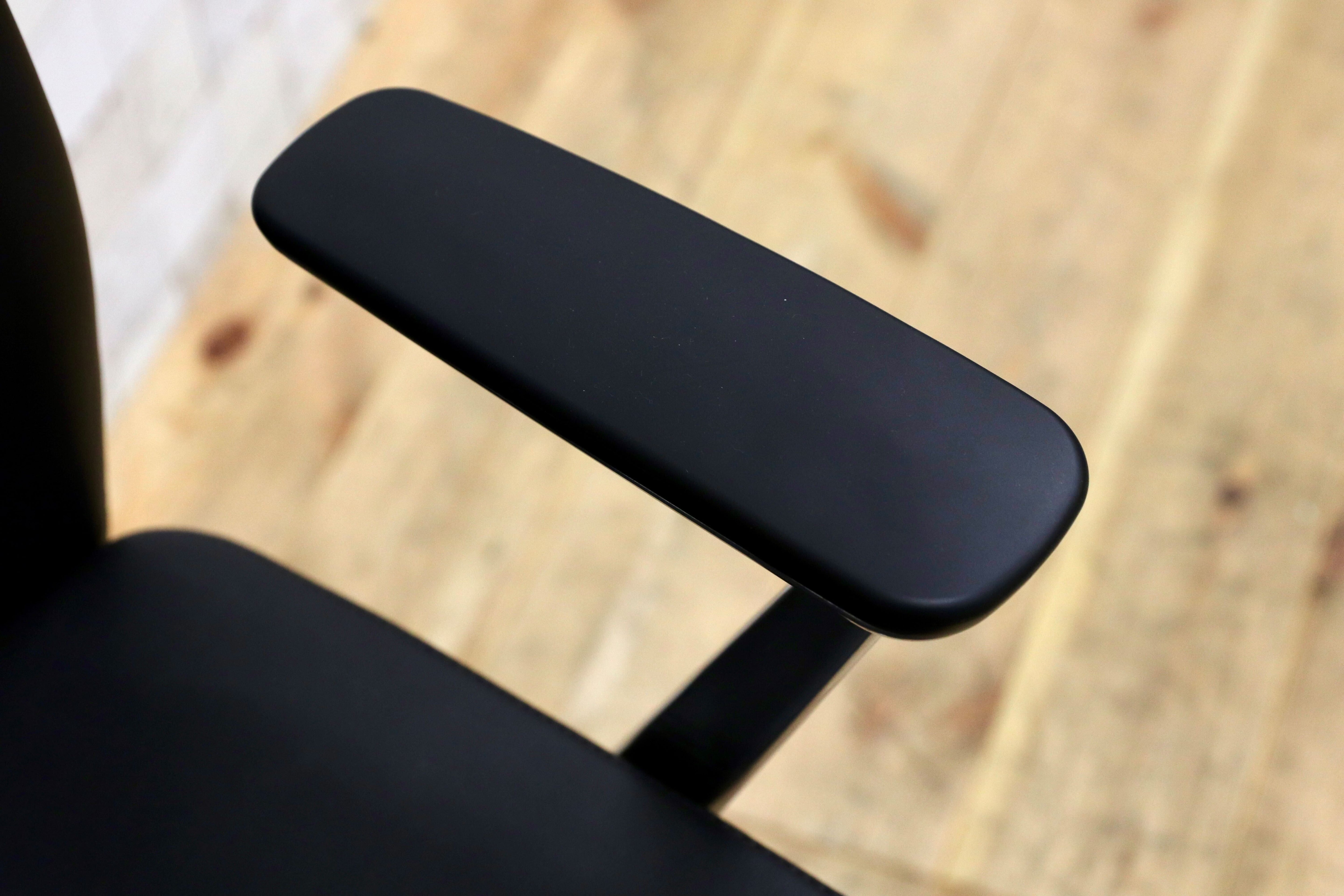 GMIK678I○okamura / オカムラ CRAFTIE クラフティー デスクチェア オフィスチェア アームチェア 本革 ウォールナット 定価約38万 展示品