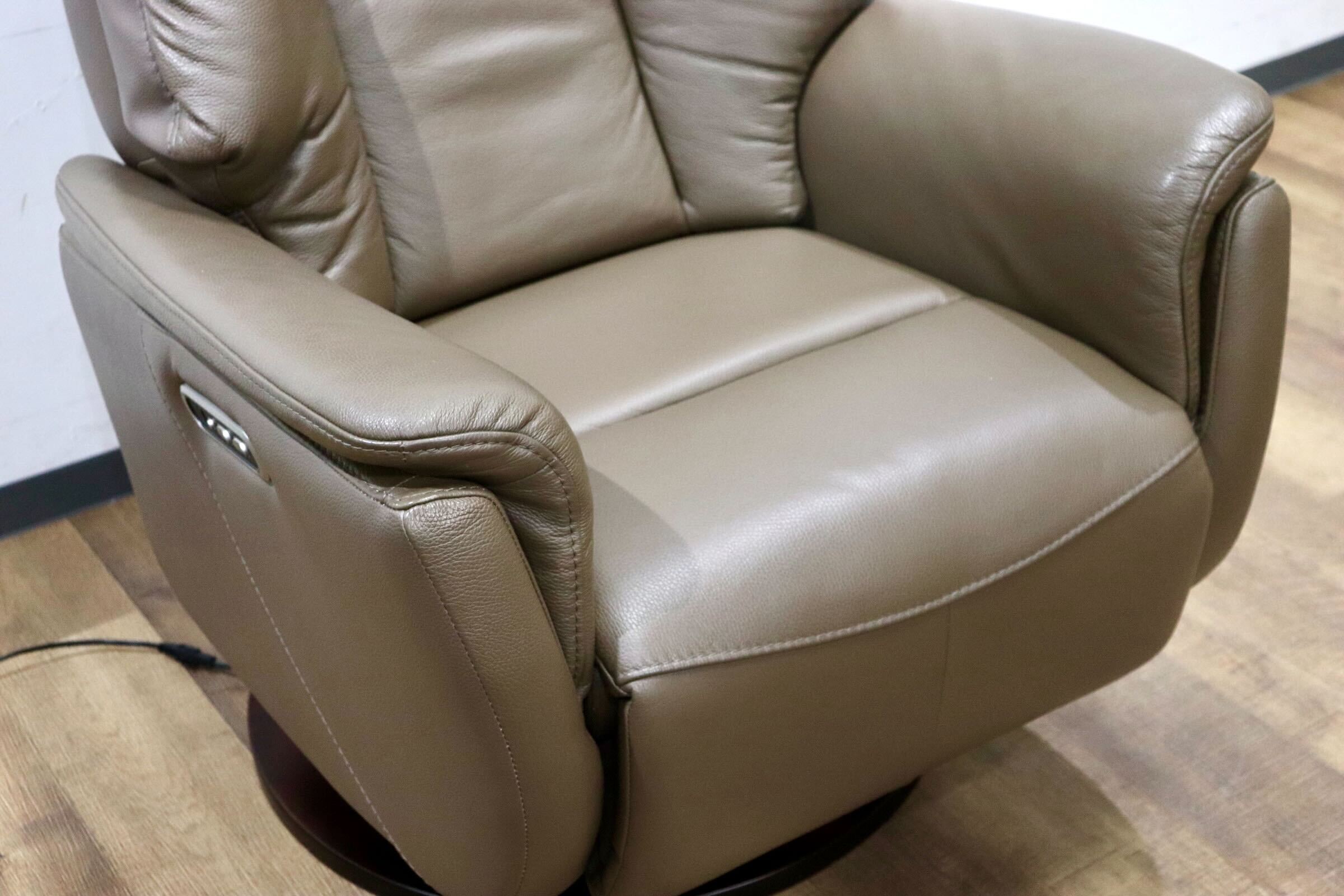 GMHS443○IDC大塚家具 ルージア 電動 リクライニングチェア パーソナルチェア フットレスト 本革 トープ色 定価16.8万 展示品