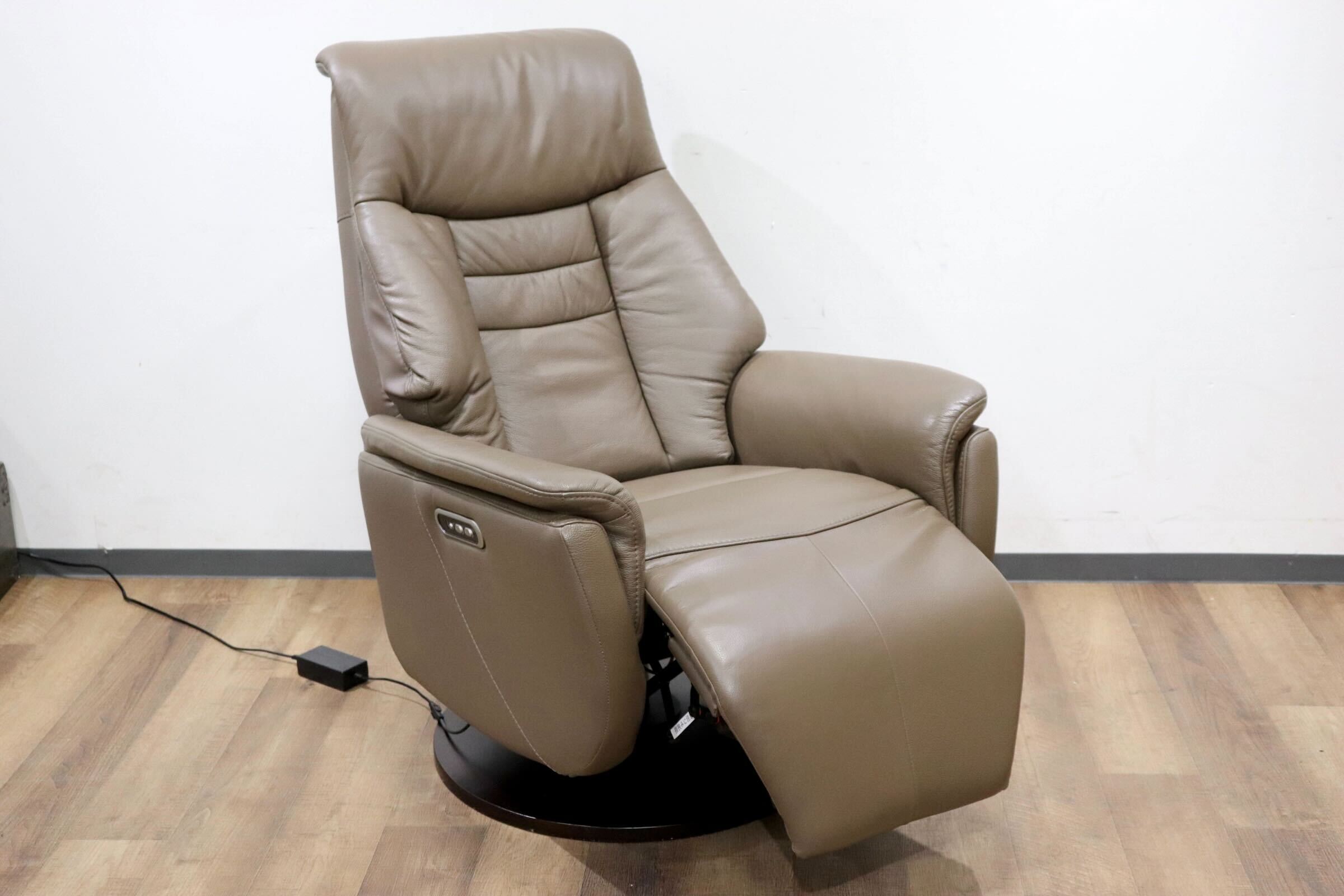 GMHS443○IDC大塚家具 ルージア 電動 リクライニングチェア パーソナルチェア フットレスト 本革 トープ色 定価16.8万 展示品