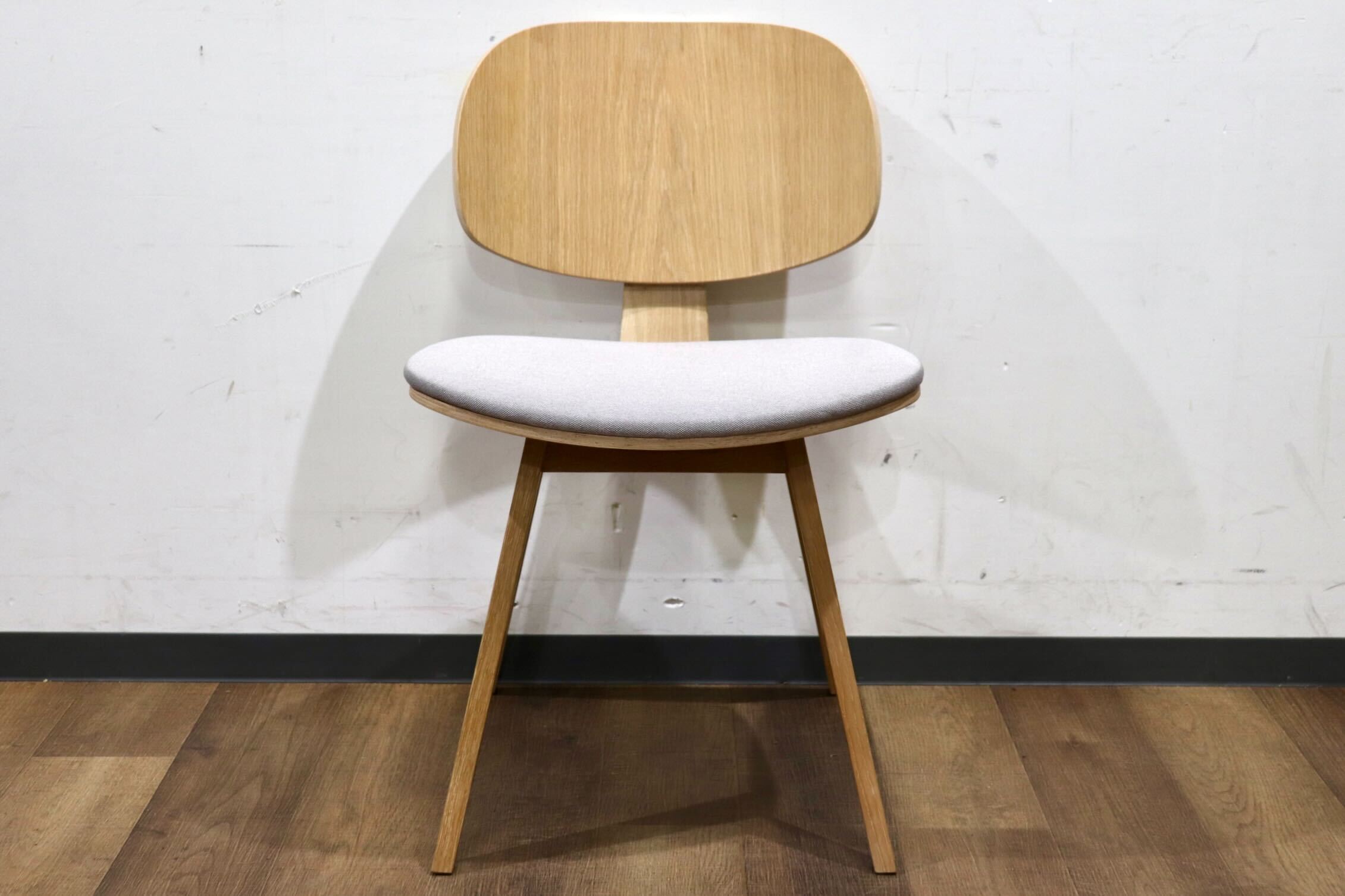 GMHS448A○FUJIEI / 藤栄 CUMMER F Chair カマーFチェア ダイニングチェア 食卓椅子 ファブリック グレー 北欧スタイル 展示品