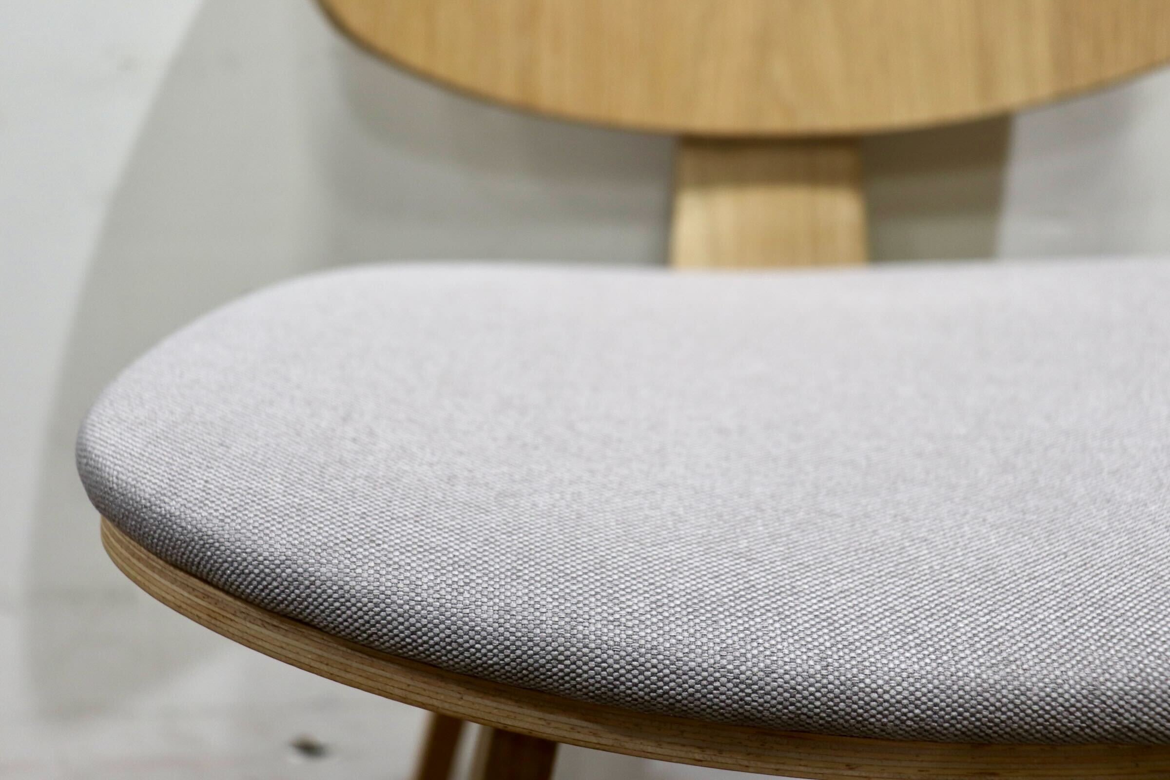 GMHS448A○FUJIEI / 藤栄 CUMMER F Chair カマーFチェア ダイニングチェア 食卓椅子 ファブリック グレー 北欧スタイル 展示品
