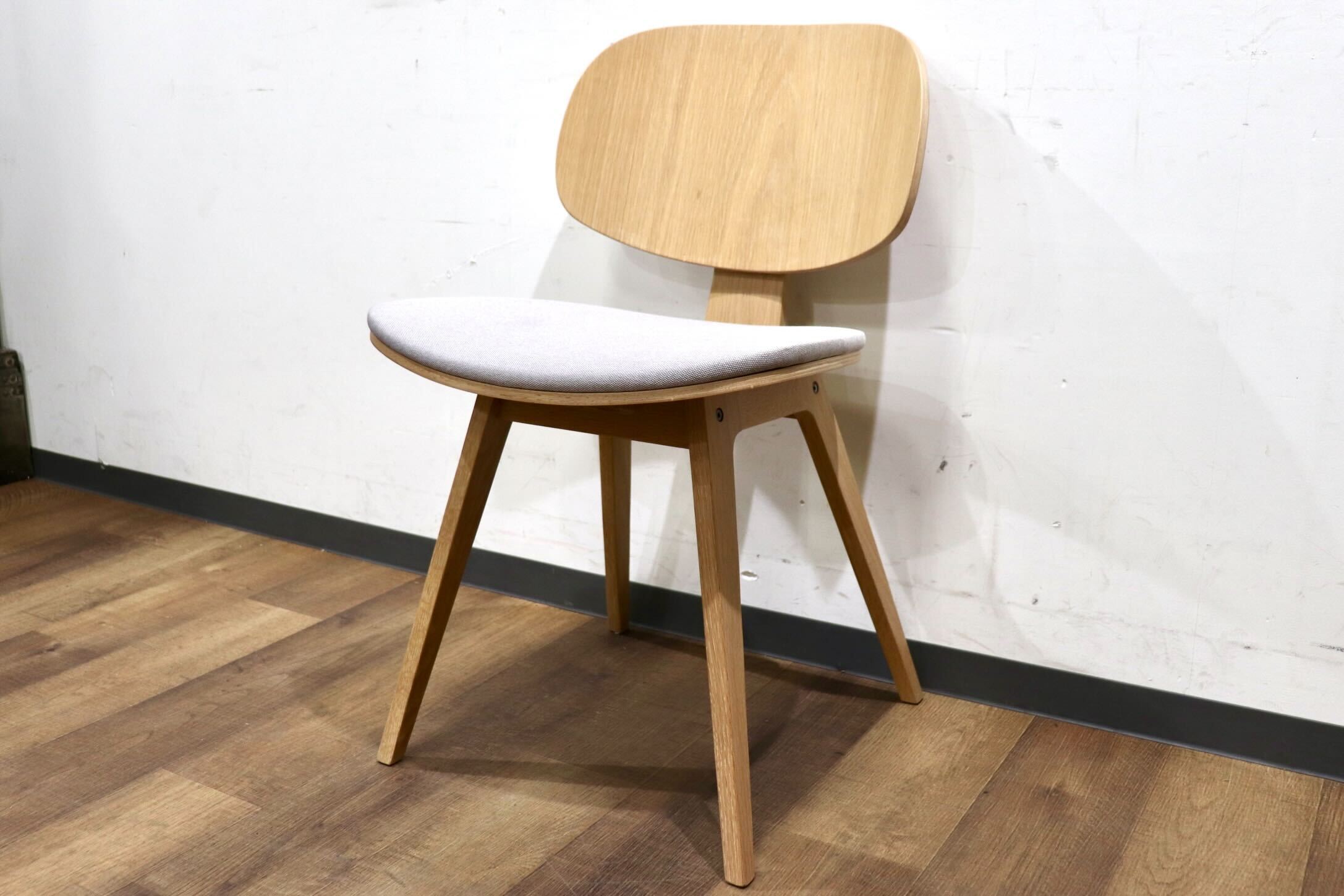 GMHS448B○FUJIEI / 藤栄 CUMMER F Chair カマーFチェア ダイニングチェア 食卓椅子 ファブリック グレー 北欧スタイル 展示品