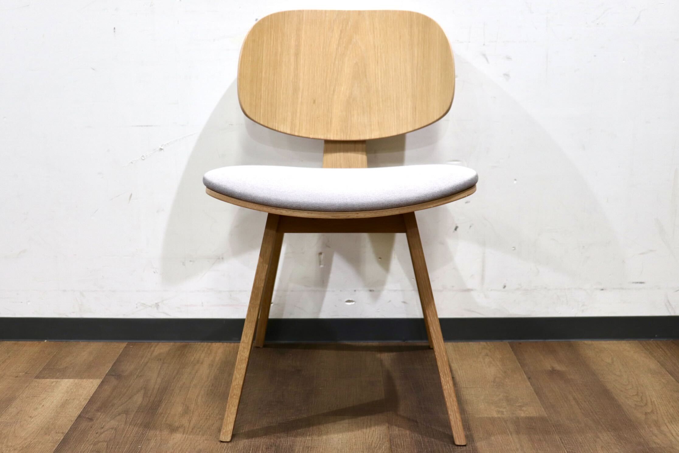GMHS448B○FUJIEI / 藤栄 CUMMER F Chair カマーFチェア ダイニングチェア 食卓椅子 ファブリック グレー 北欧スタイル 展示品