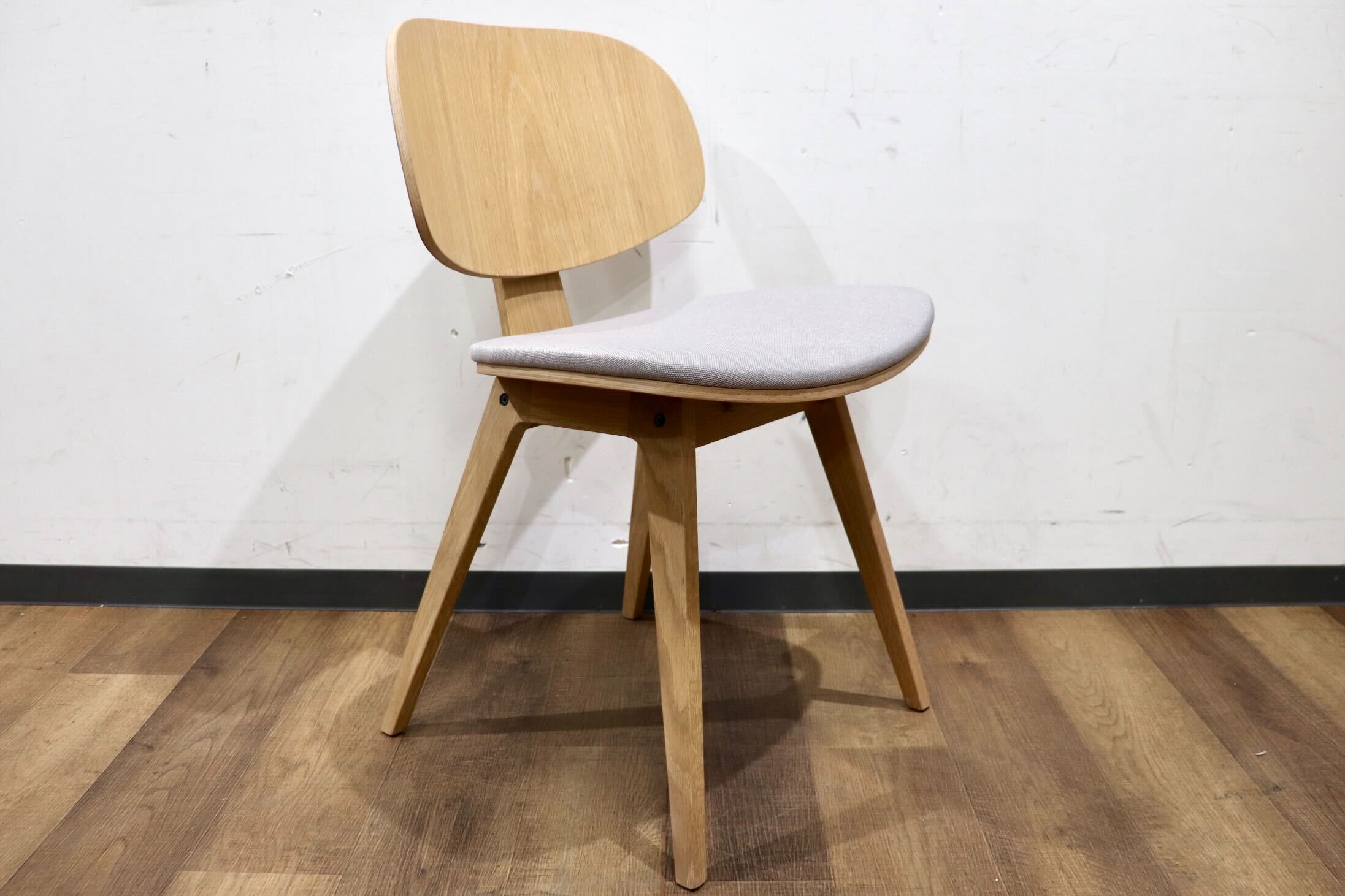 GMHS448B○FUJIEI / 藤栄 CUMMER F Chair カマーFチェア ダイニングチェア 食卓椅子 ファブリック グレー 北欧スタイル 展示品