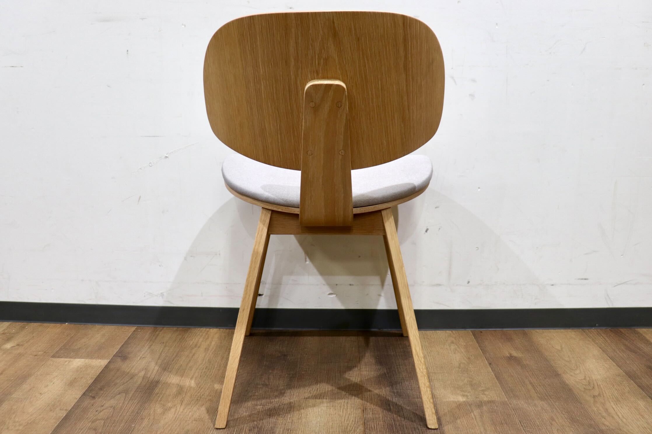 GMHS448B○FUJIEI / 藤栄 CUMMER F Chair カマーFチェア ダイニングチェア 食卓椅子 ファブリック グレー 北欧スタイル 展示品