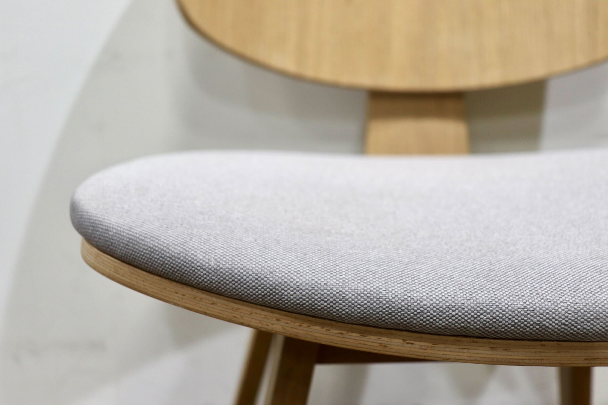 GMHS448B○FUJIEI / 藤栄 CUMMER F Chair カマーFチェア ダイニングチェア 食卓椅子 ファブリック グレー 北欧スタイル 展示品