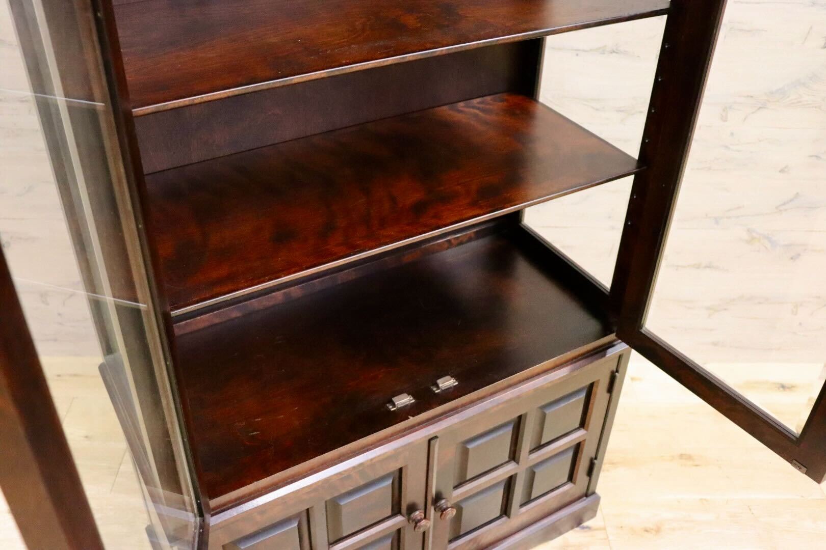 GMHN62○北海道民芸家具 OM158 飾り棚 キャビネット キュリオケース 収納棚 樺材 無垢 和家具 和室 古民家 和モダン 定価約30万