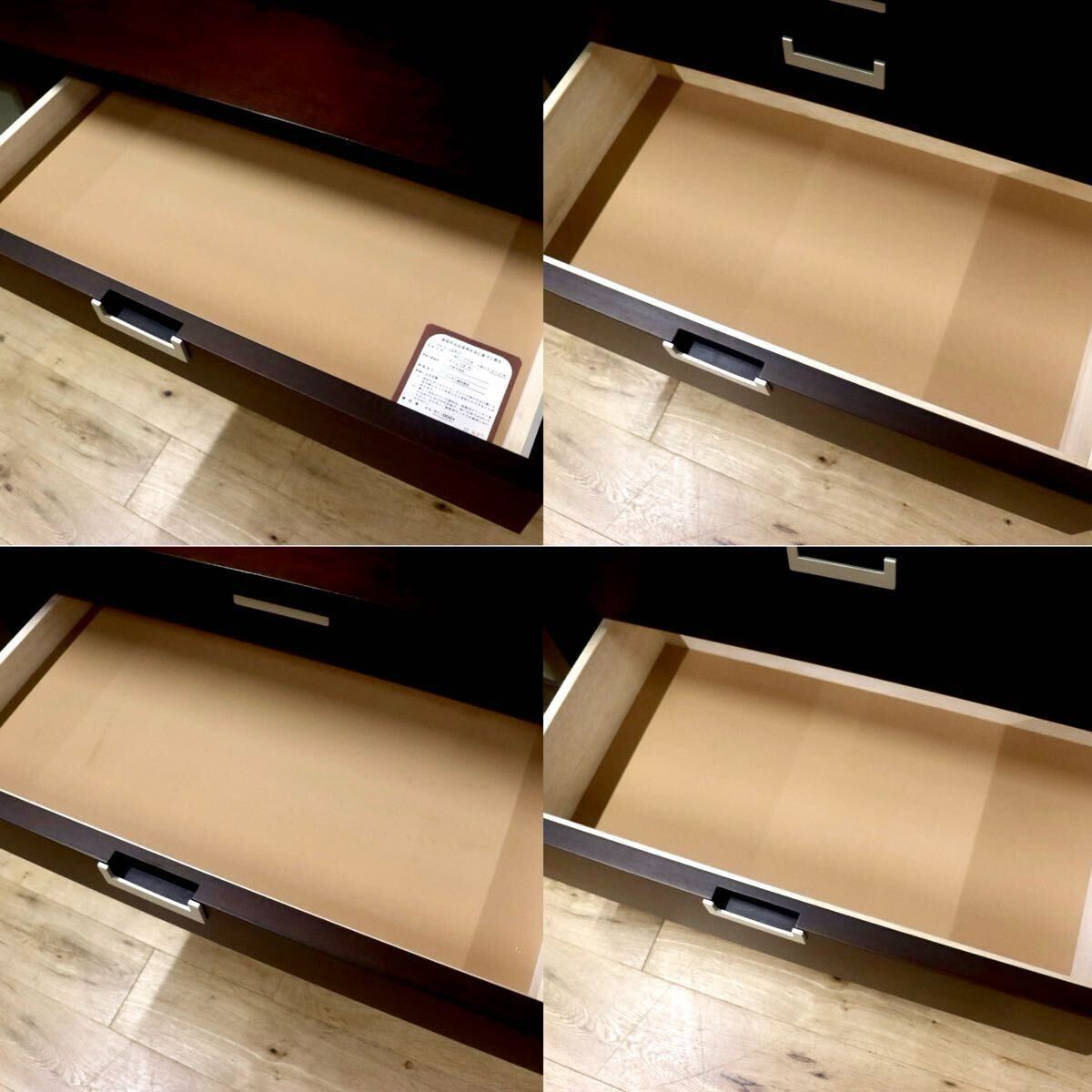 GMIH143○ガラスキャビネット サイドボード リビング収納 飾り棚 ダークブラウン スタイリッシュモダン キャスター付き