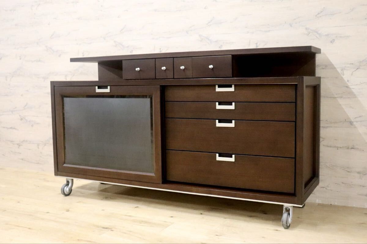 GMIH143○ガラスキャビネット サイドボード リビング収納 飾り棚 ダークブラウン スタイリッシュモダン キャスター付き