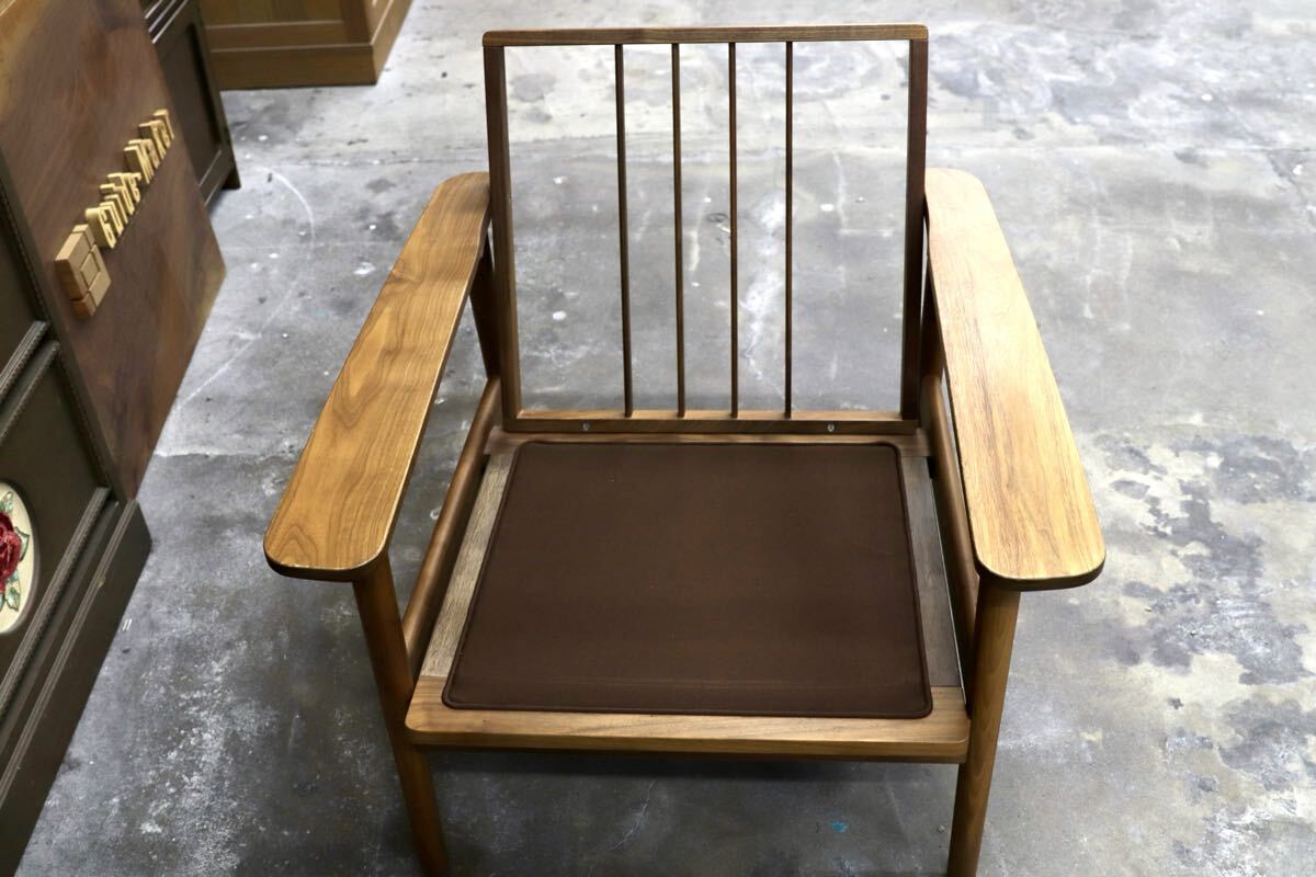 GMJH216B○karimoku / カリモク WD4380R501 ウォールナット 肘掛椅子 1人掛けソファ アームチェア 国産家具 約16.5万円