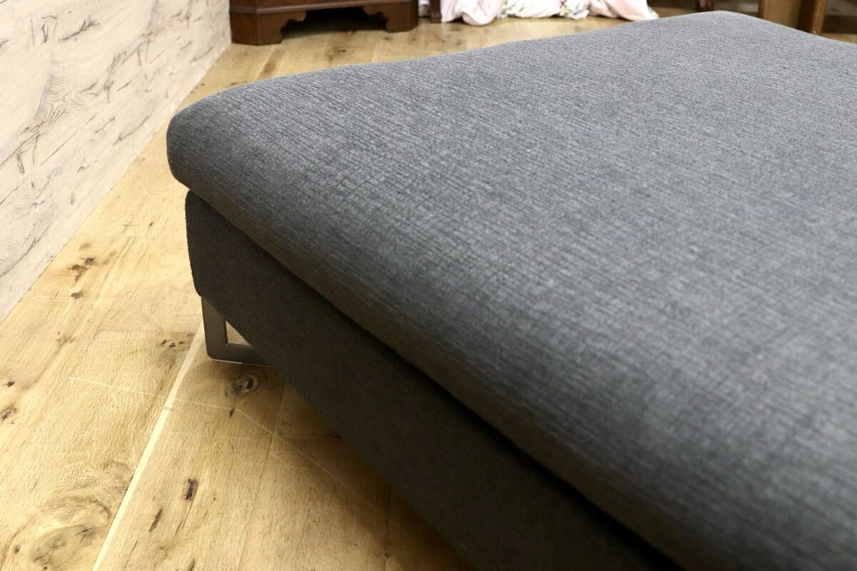 GMJO130C○Molteni&C / モルテーニ LARGE ラージ オットマン プーフ Ferruccio Laviani フェルッチオ・ラヴィアーニ イタリア 定価約44万