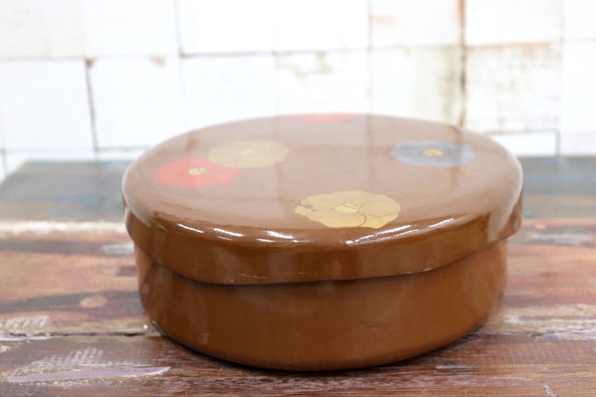 GMJS337B〇岡田表寛 花椿 食籠 蓋付菓子器 漆器 共箱 茶道具 内箔装飾 椿文様 古美術品