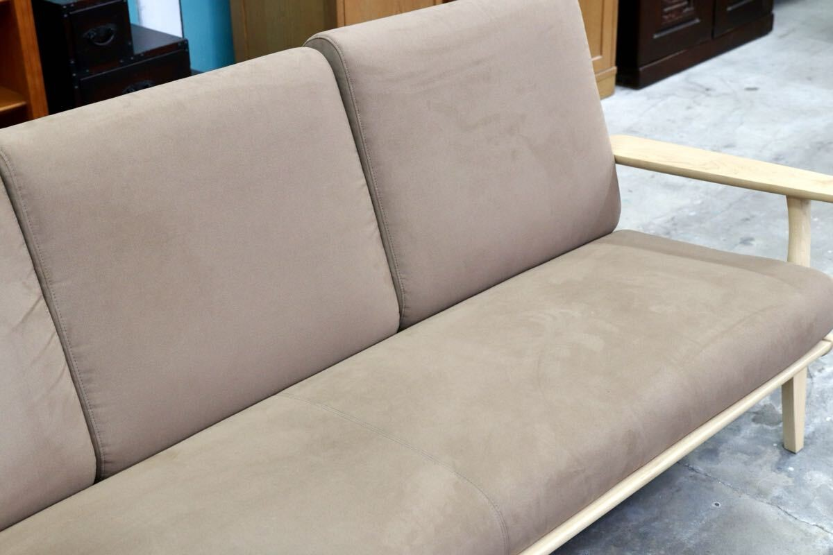 GMIK704○karimoku / カリモク WU6153 3人掛けソファ トリプルソファ ピュアメープル 布張り 長椅子 国産家具 約39万 展示品