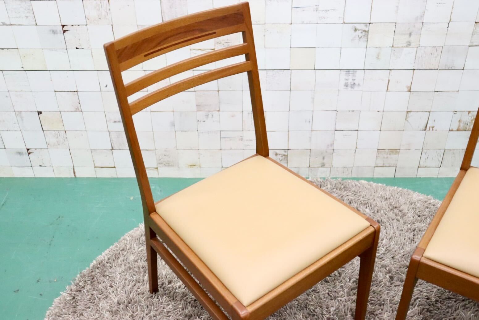 GMFF98A○朝日木材加工 BOSCO ボスコ ダイニングチェア アームレスチェア 椅子 2脚セット ニヤトー材 合皮 ベージュ ACTUS 北欧スタイル