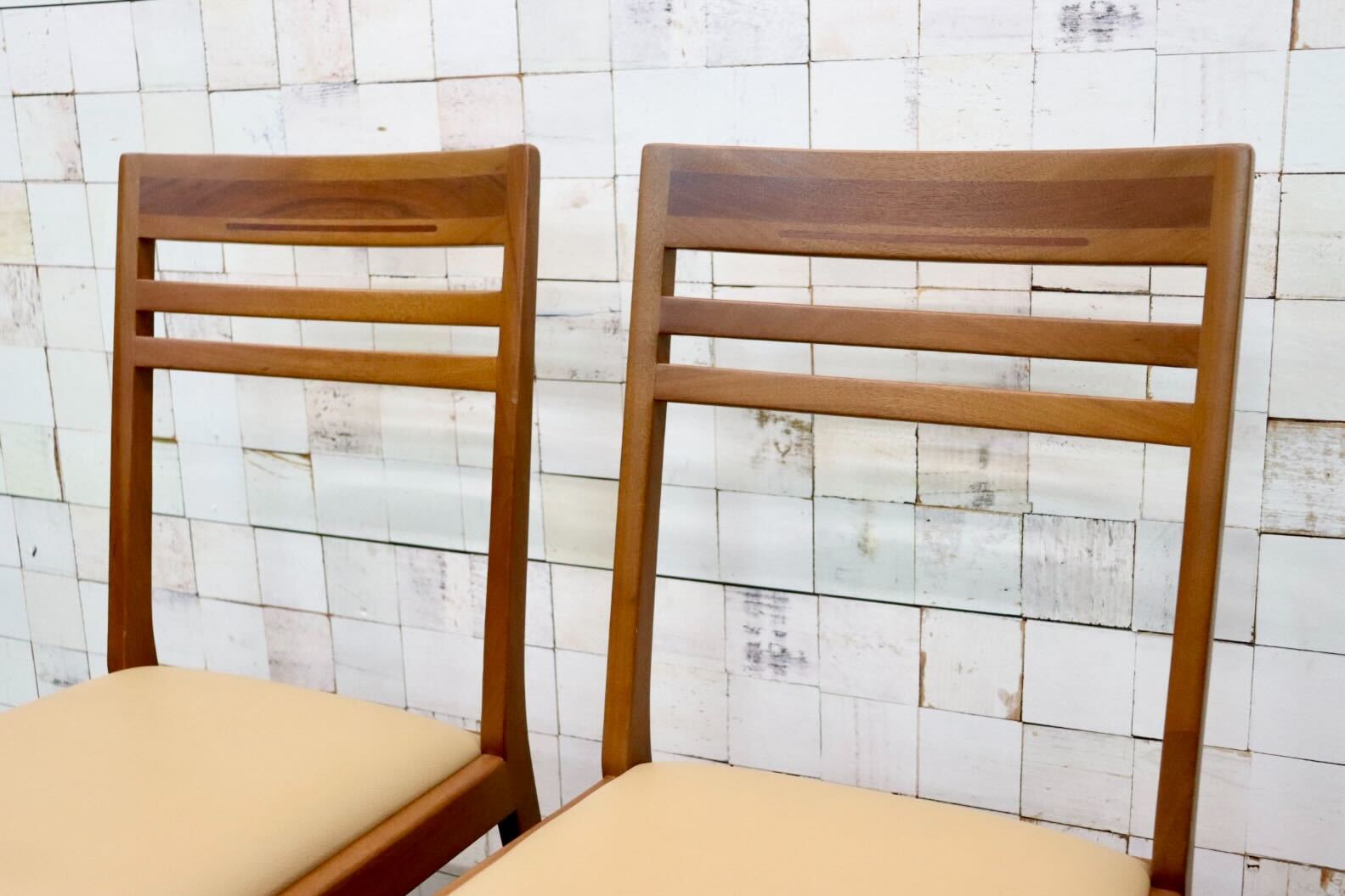 GMFF98A○朝日木材加工 BOSCO ボスコ ダイニングチェア アームレスチェア 椅子 2脚セット ニヤトー材 合皮 ベージュ ACTUS 北欧スタイル