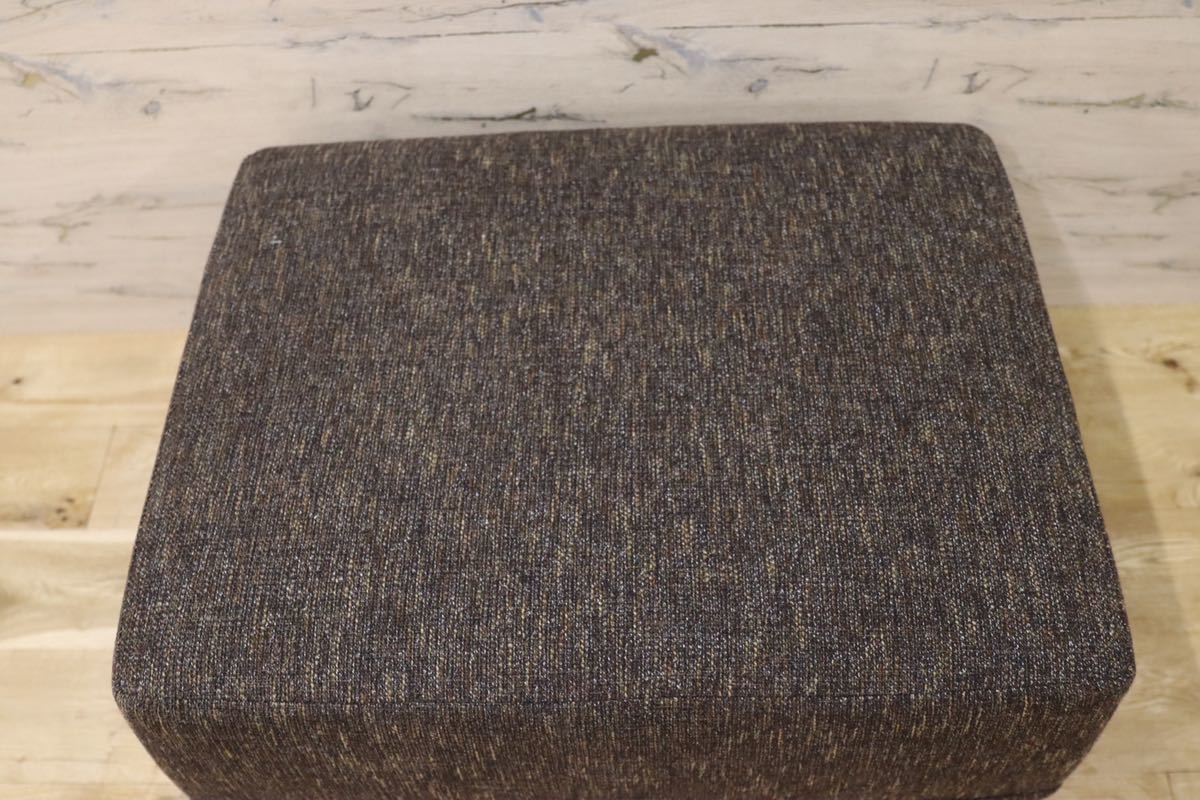 GMFK318A○Cassina / カッシーナ GRANDANGOLO グランダンゴロ オットマン フットスツール ファブリック イタリア 参考定価22万 展示品