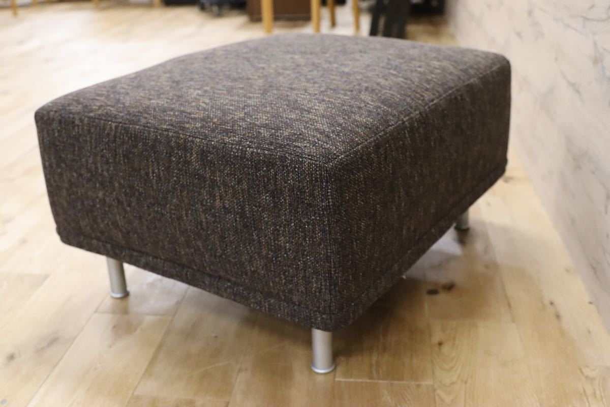 GMFK318A○Cassina / カッシーナ GRANDANGOLO グランダンゴロ オットマン フットスツール ファブリック イタリア 参考定価22万 展示品