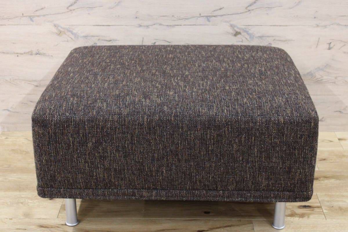 GMFK318B○Cassina / カッシーナ GRANDANGOLO グランダンゴロ オットマン フットスツール ファブリック イタリア 参考定価22万 展示品
