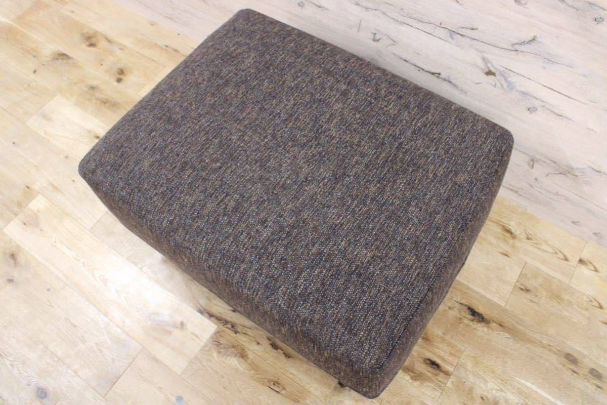 GMFK318C○Cassina / カッシーナ GRANDANGOLO グランダンゴロ オットマン フットスツール ファブリック イタリア 参考定価22万 展示品