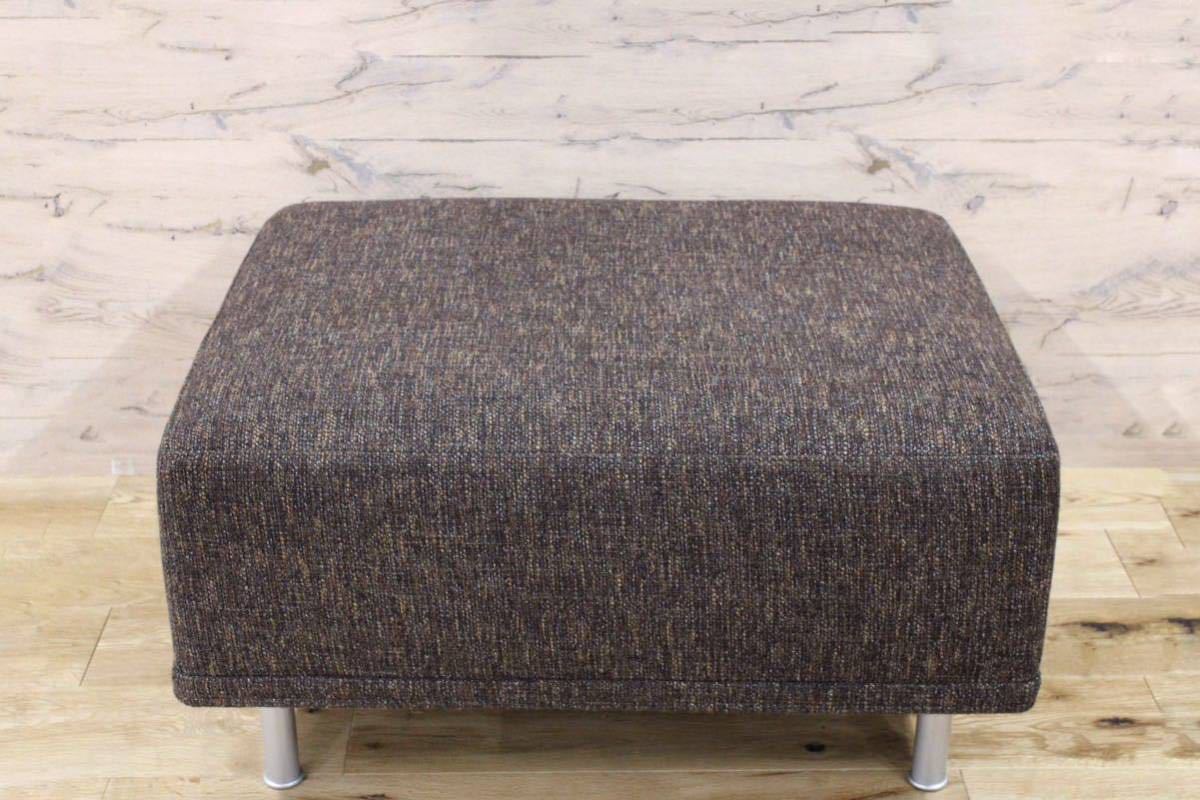 GMFK318C○Cassina / カッシーナ GRANDANGOLO グランダンゴロ オットマン フットスツール ファブリック イタリア 参考定価22万 展示品