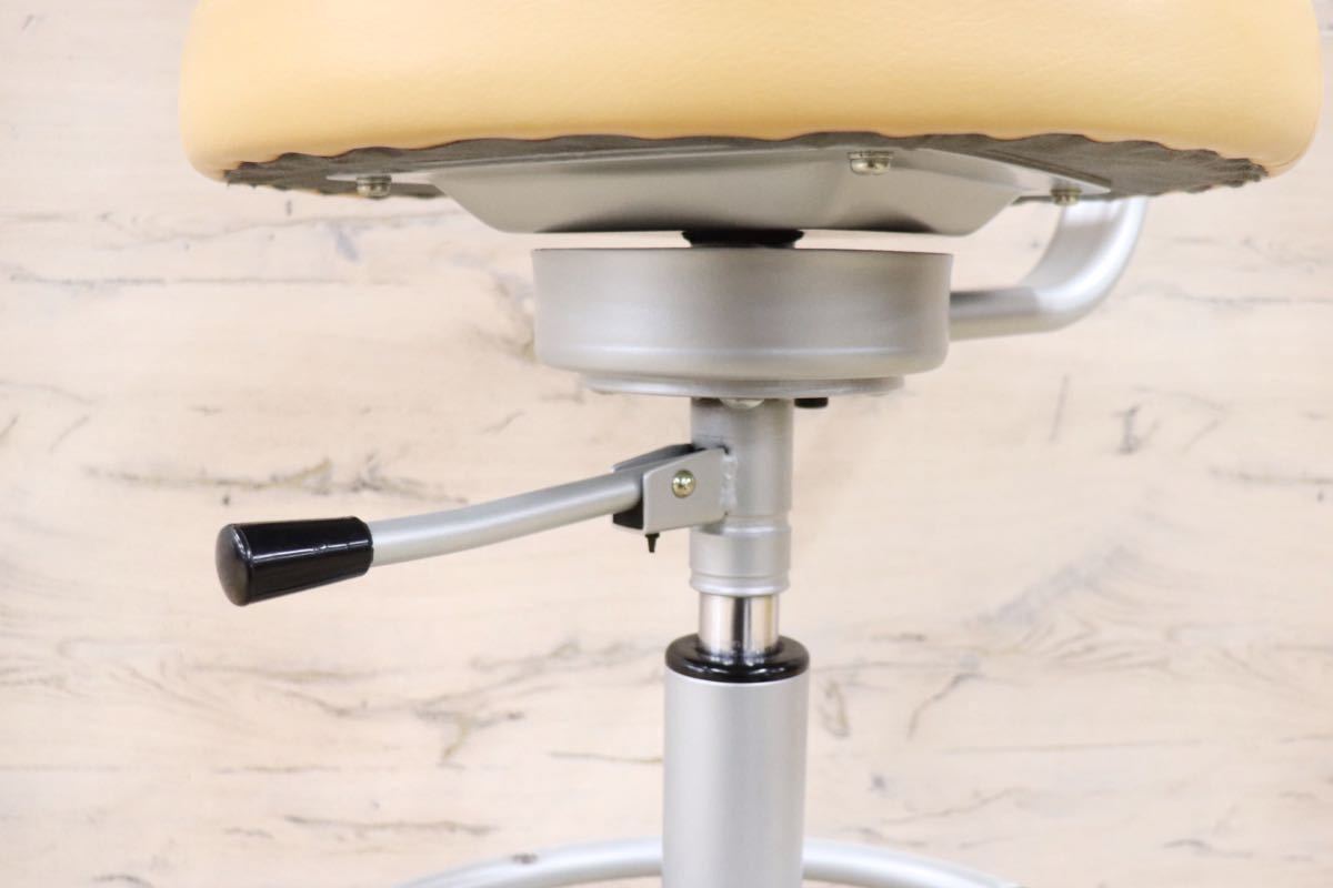 GMFK649A○東洋工芸 CM117-VBE マルチチェア カウンターチェア 椅子 回転椅子 降下椅子 ビニールレザー ベージュ 定価約5万 美品