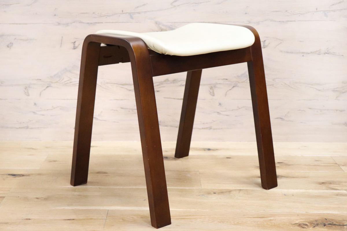 GMFK687○不二貿易 スツール 腰掛け スタッキング 曲木 モダン レトロ アイボリー