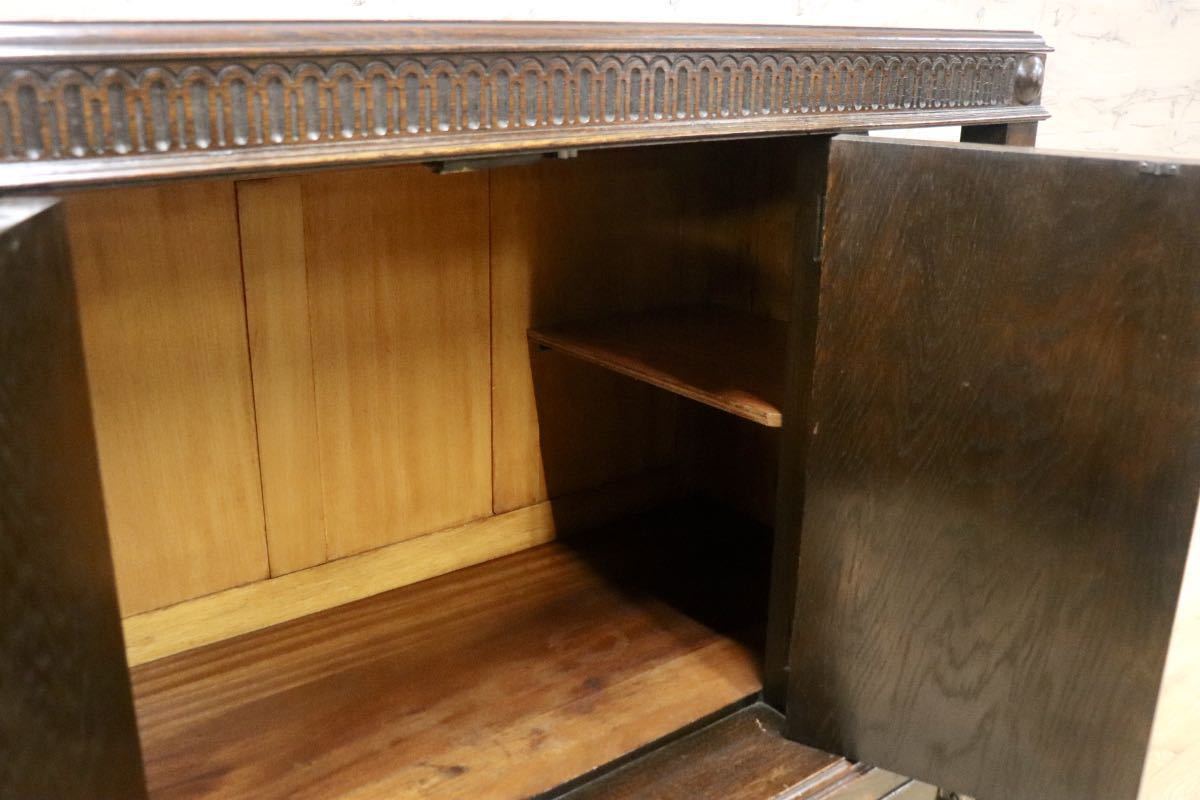 GMFH408○英国製 サイドボード キャビネット 飾り棚 収納棚 店舗什器 オーク材 無垢 クラシック アンティーク 輸入家具 定価約31万 展示品