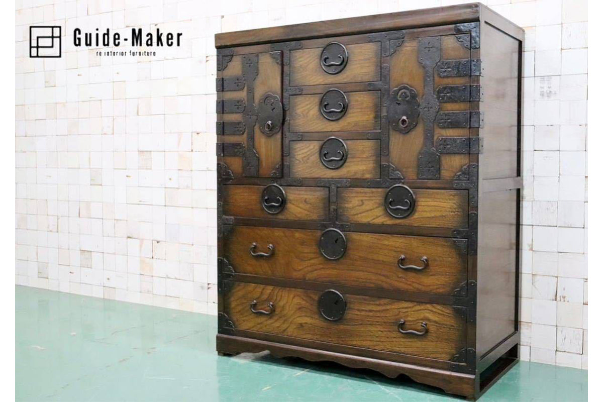 MD163【時代箪笥】欅 装飾 きゃしゃ 重厚金具 箪笥 半月環取手 