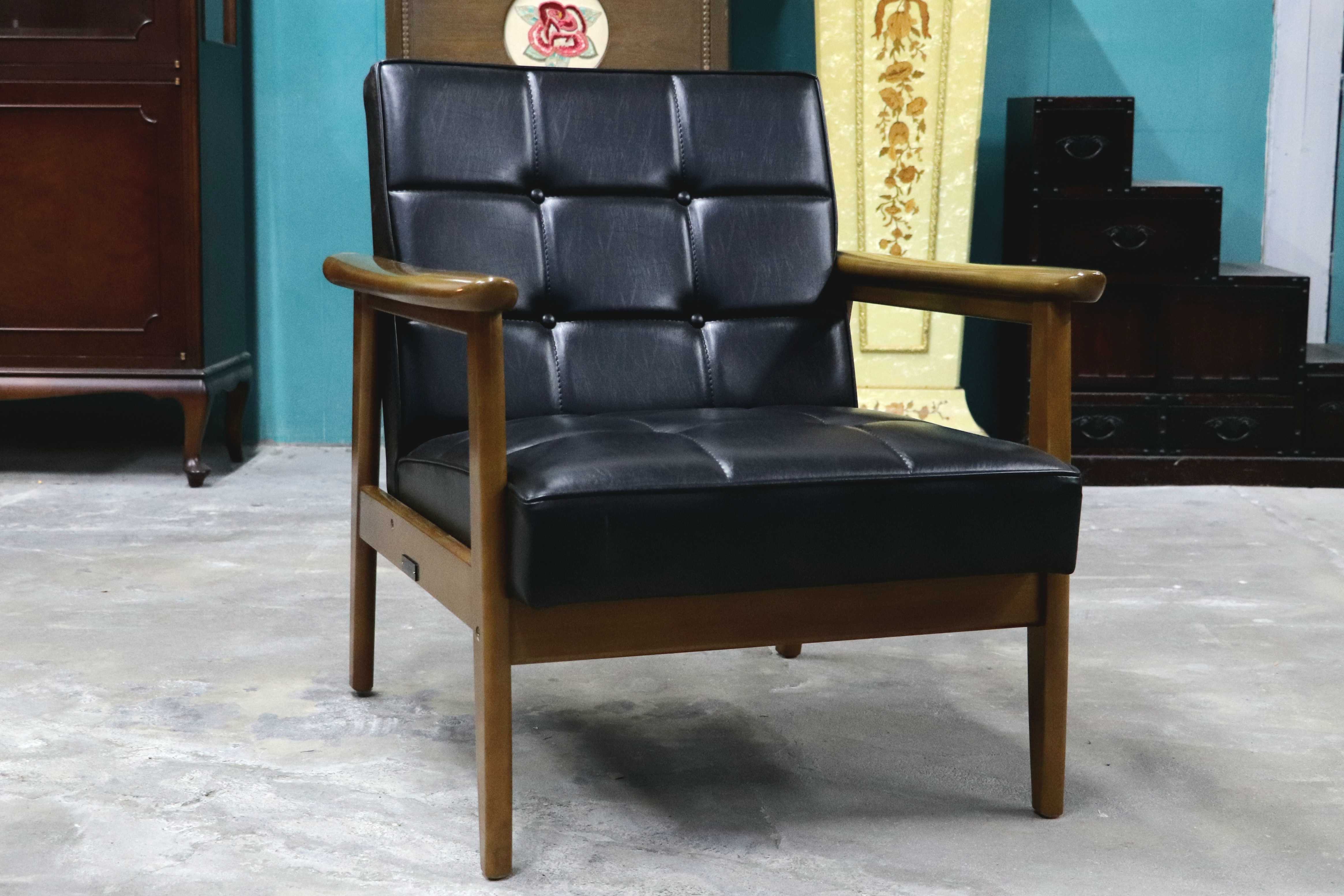 GMIK650B○カリモク60 Kチェア 1シーター スタンダードブラック 合皮 ラウンジチェア 肘掛け椅子 シングルソファ 展示品