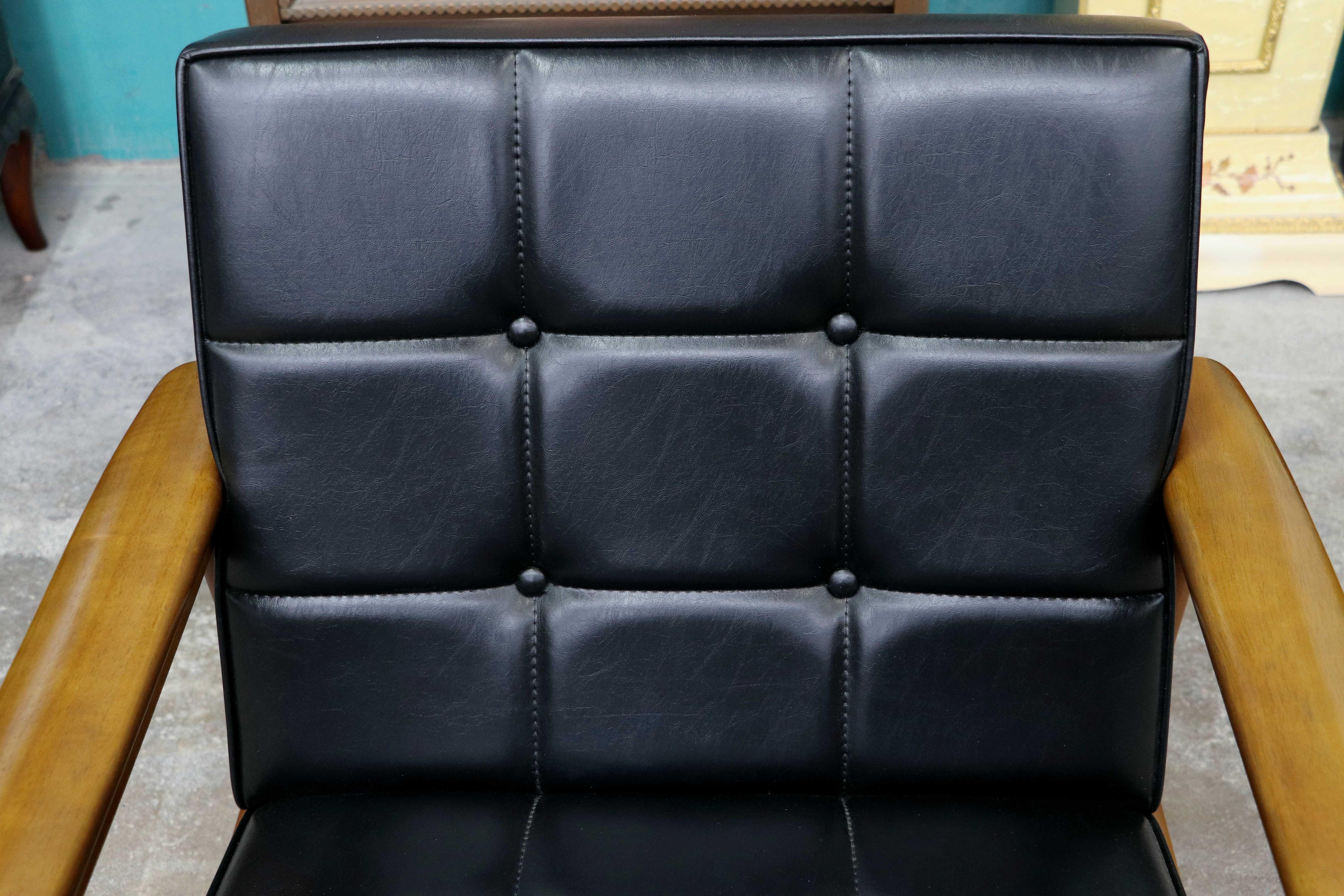 GMIK650C○カリモク60 Kチェア 1シーター スタンダードブラック 合皮 ラウンジチェア 肘掛け椅子 シングルソファ 展示品