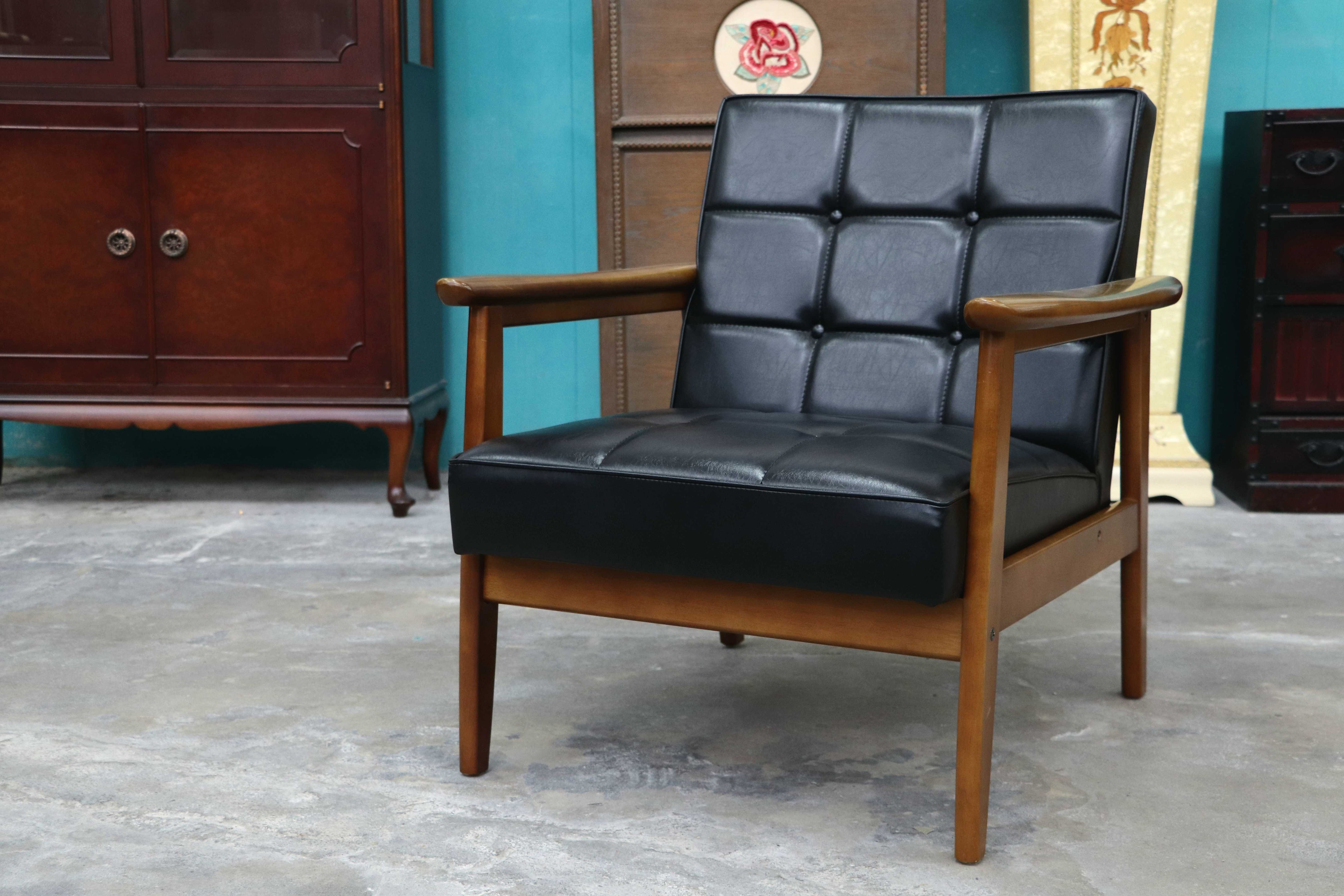 GMIK650C○カリモク60 Kチェア 1シーター スタンダードブラック 合皮 ラウンジチェア 肘掛け椅子 シングルソファ 展示品