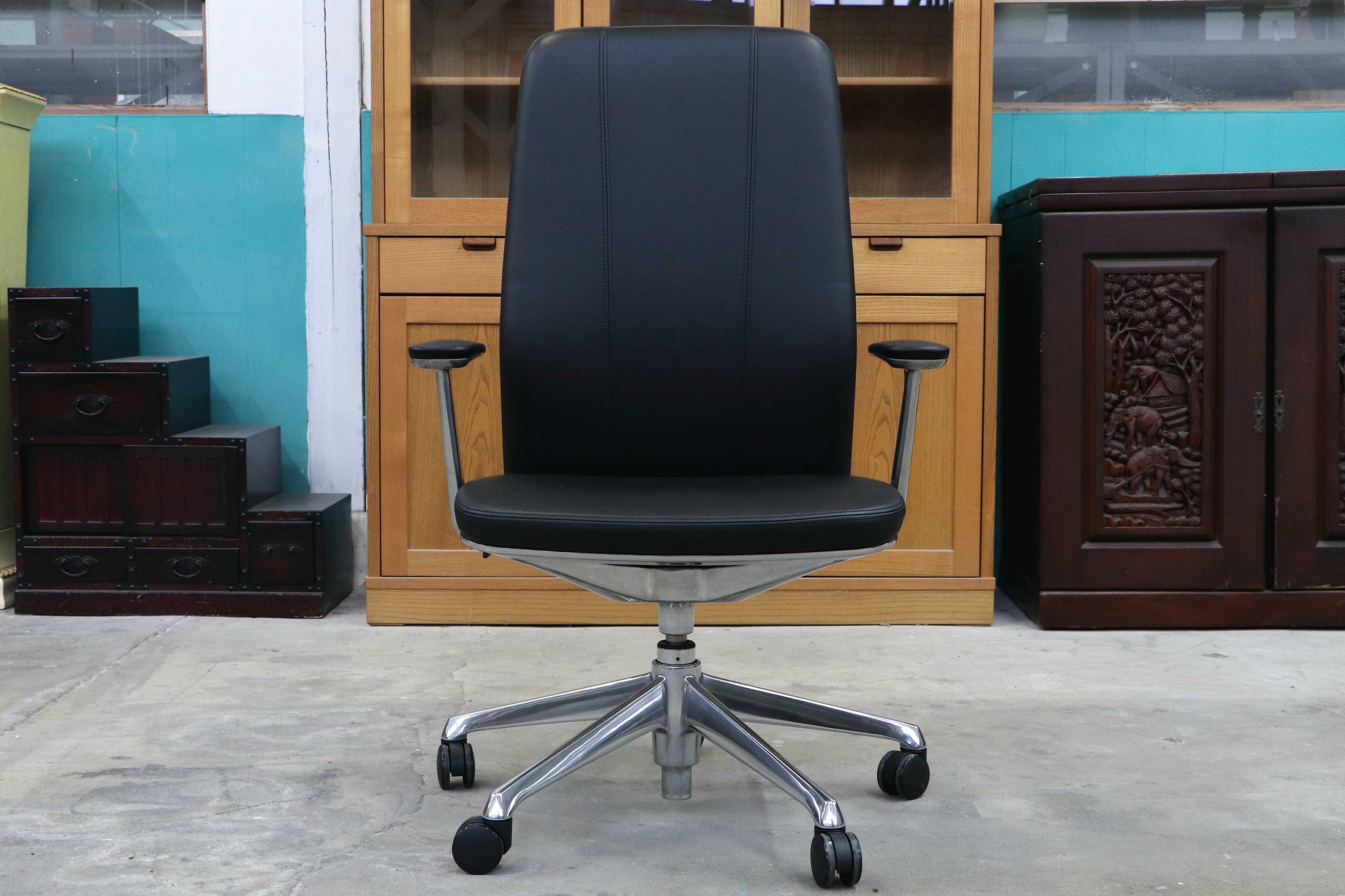 GMIK678D○okamura / オカムラ CRAFTIE クラフティー デスクチェア オフィスチェア アームチェア 本革 ウォールナット 定価約38万 展示品