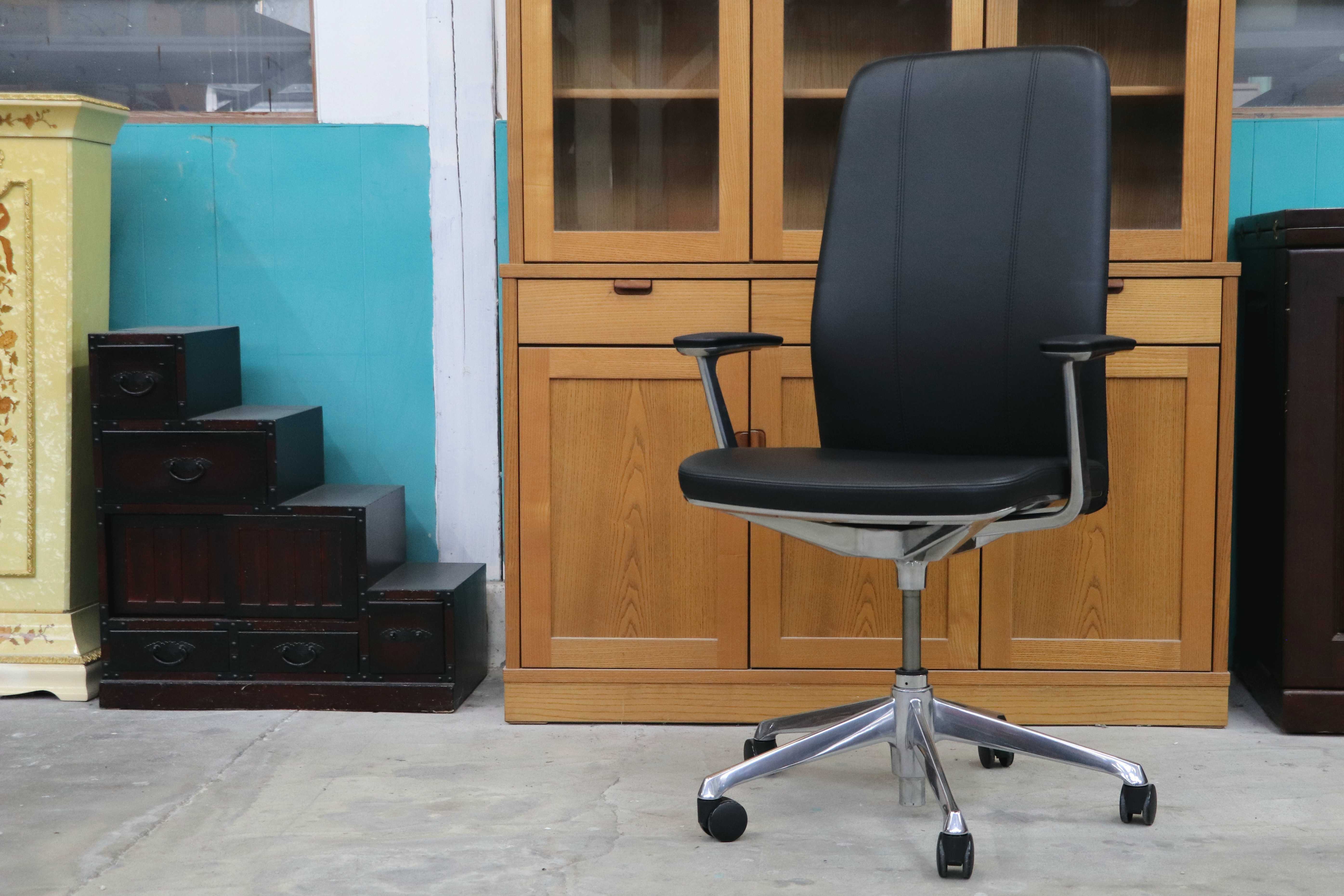 GMIK678D○okamura / オカムラ CRAFTIE クラフティー デスクチェア オフィスチェア アームチェア 本革 ウォールナット 定価約38万 展示品