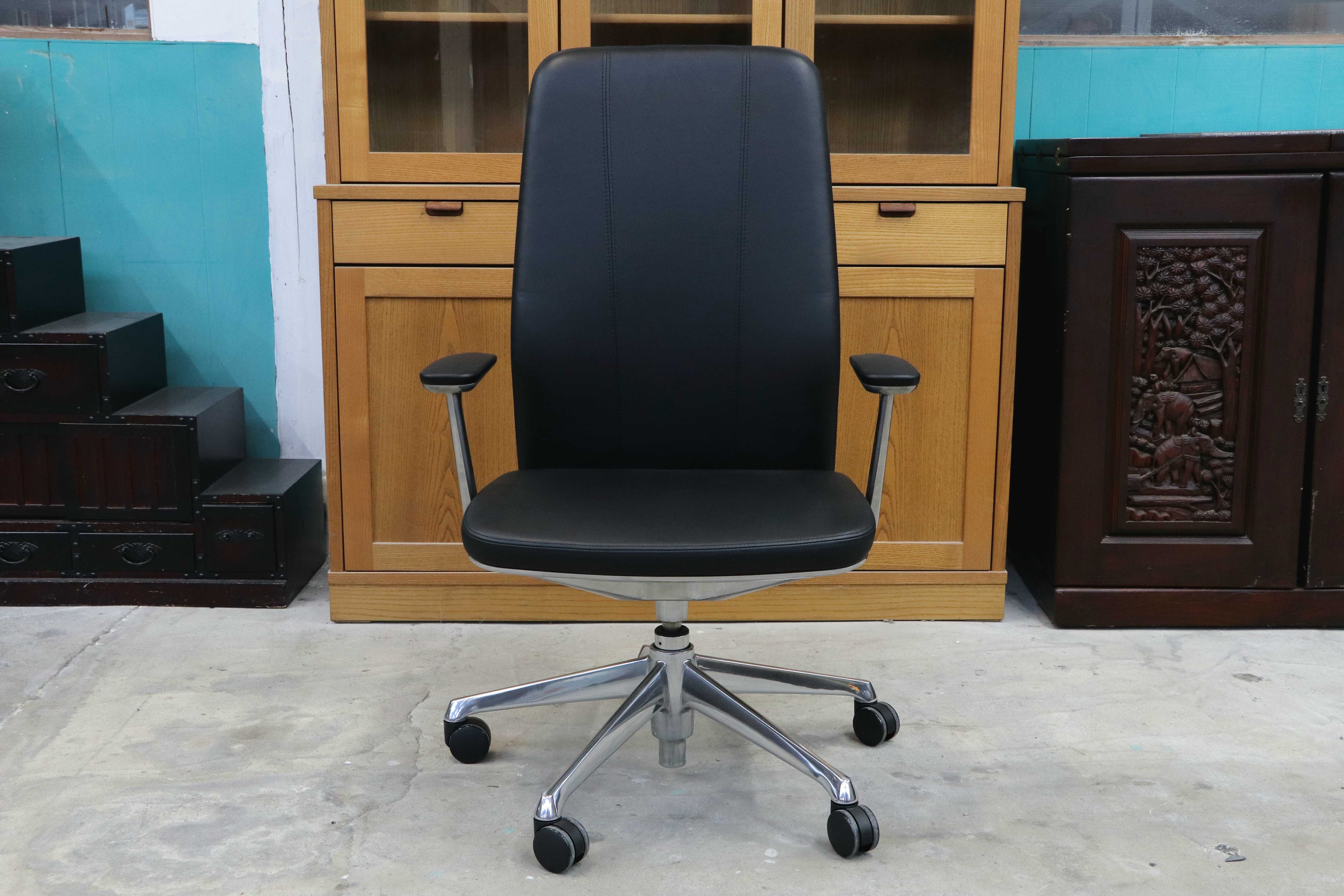 GMIK678E○okamura / オカムラ CRAFTIE クラフティー デスクチェア オフィスチェア アームチェア 本革 ウォールナット 定価約38万 展示品