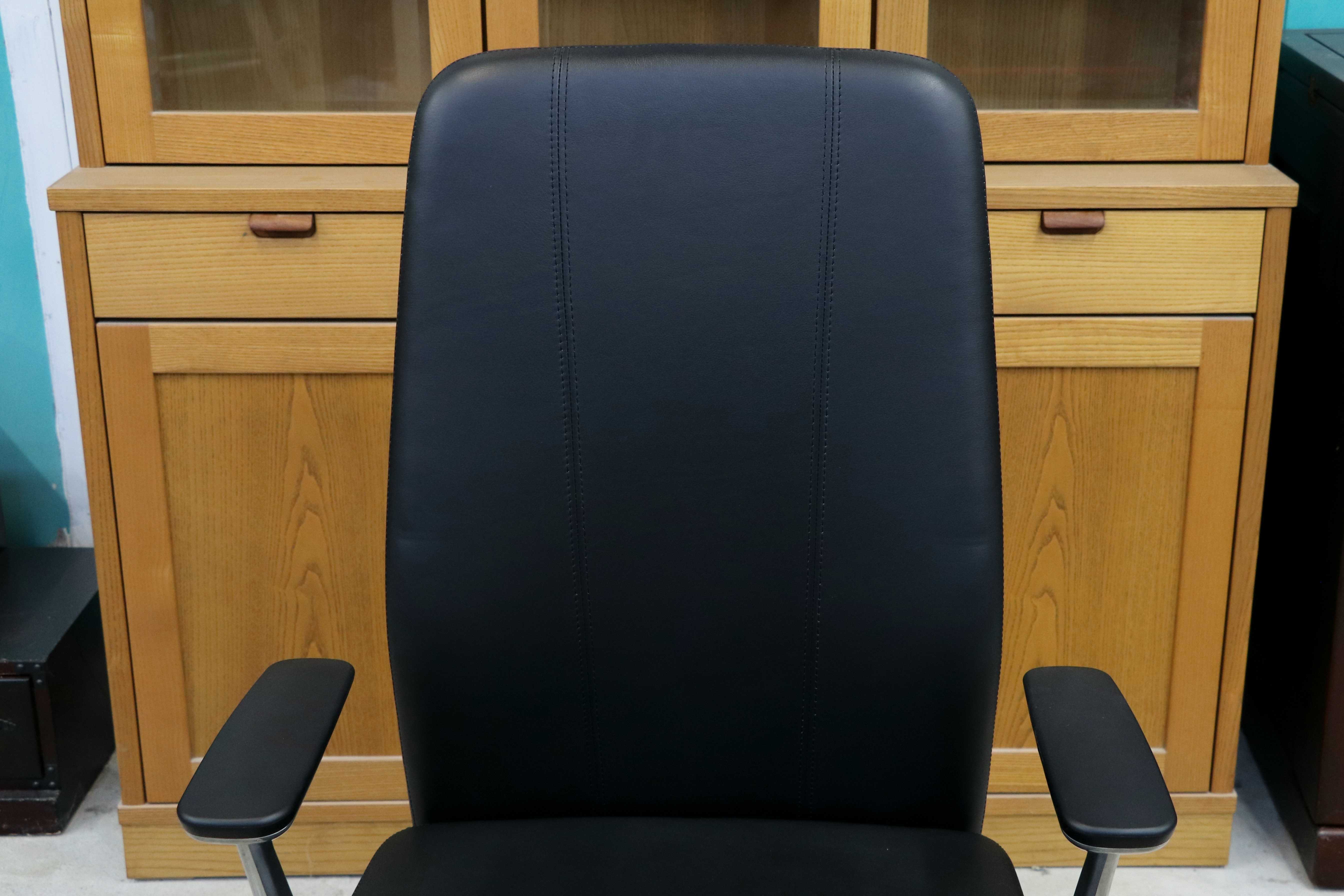 GMIK678E○okamura / オカムラ CRAFTIE クラフティー デスクチェア オフィスチェア アームチェア 本革 ウォールナット 定価約38万 展示品