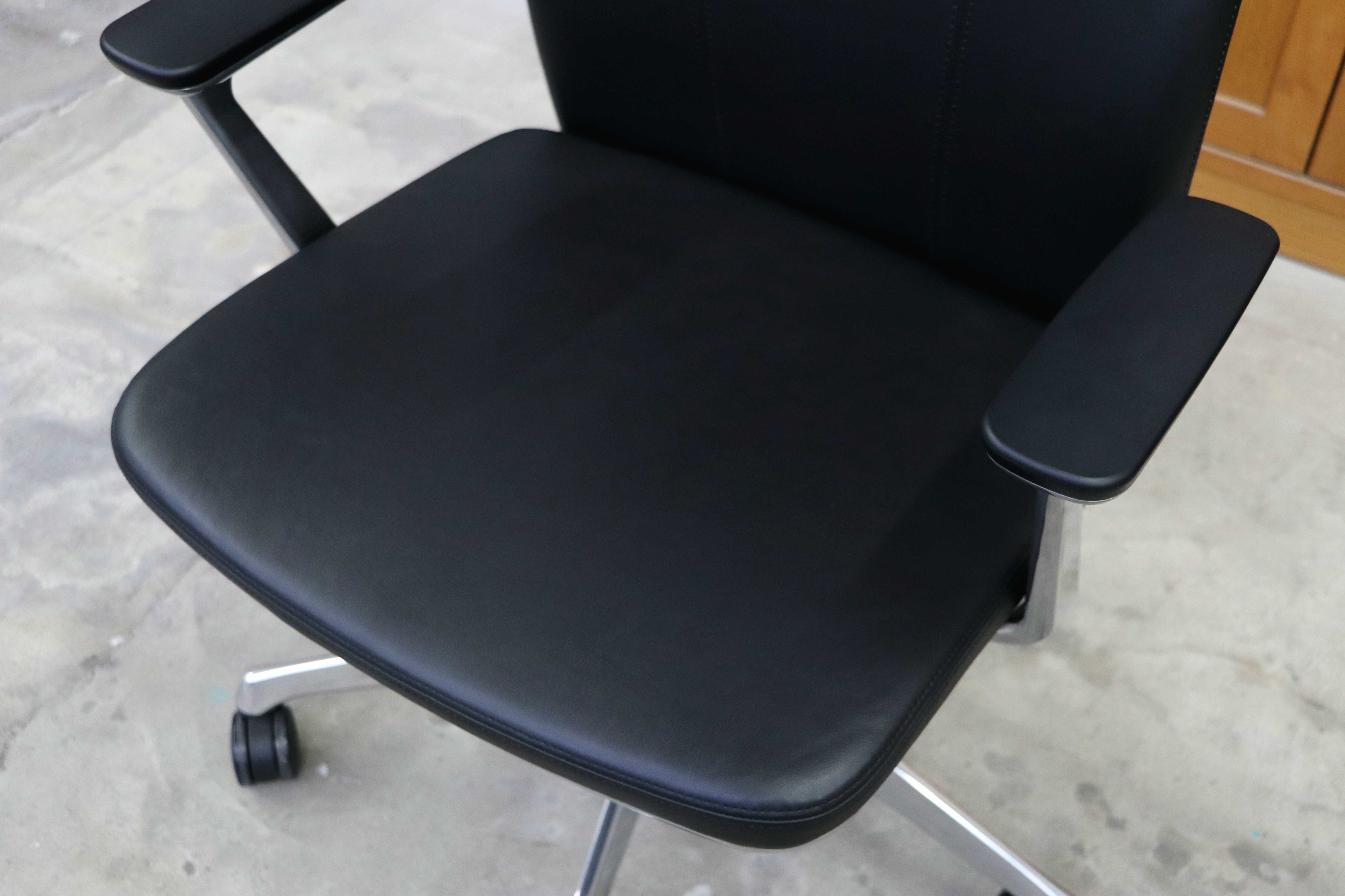 GMIK678G○okamura / オカムラ CRAFTIE クラフティー デスクチェア オフィスチェア アームチェア 本革 ウォールナット 定価約38万 展示品