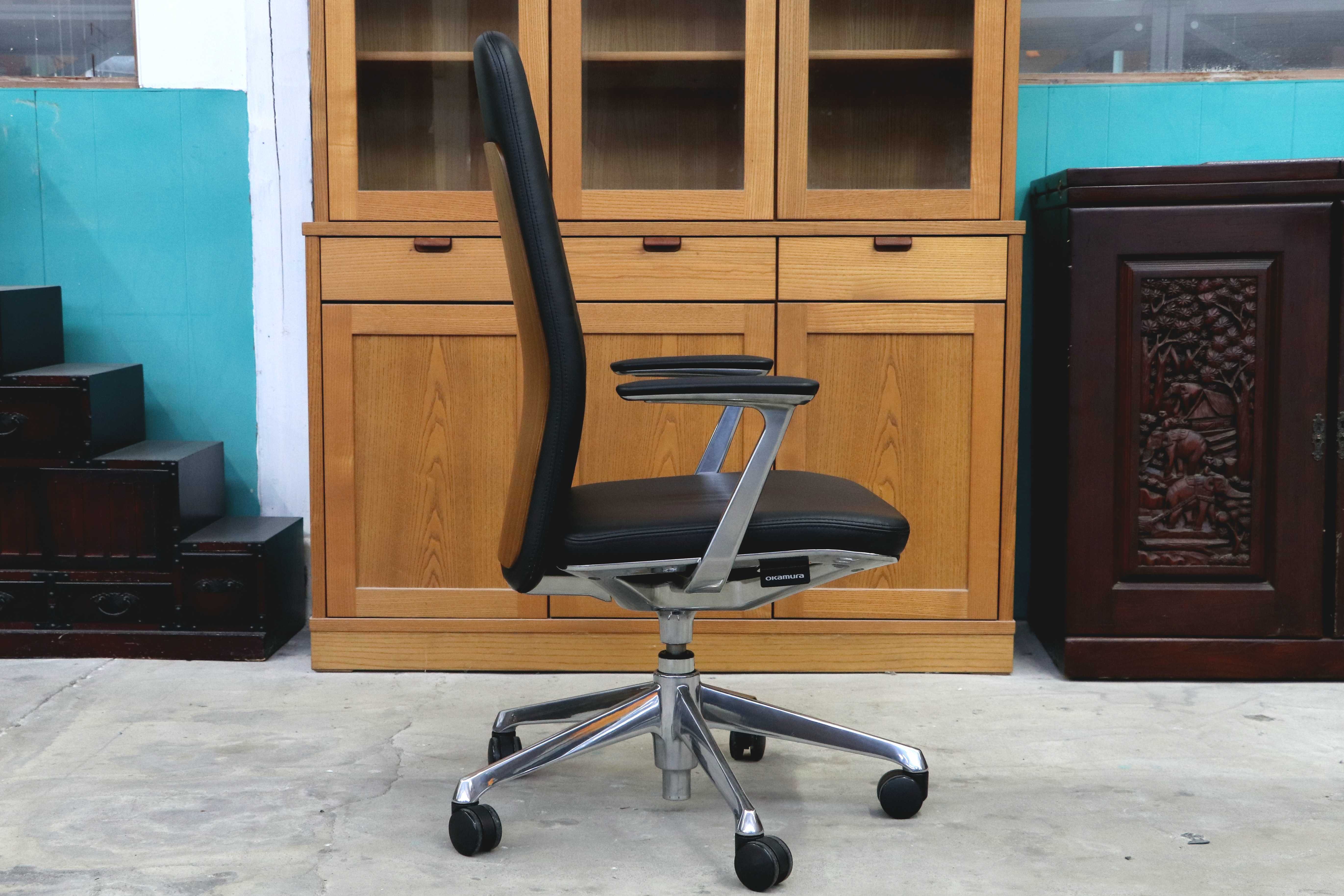 GMIK678G○okamura / オカムラ CRAFTIE クラフティー デスクチェア オフィスチェア アームチェア 本革 ウォールナット 定価約38万 展示品