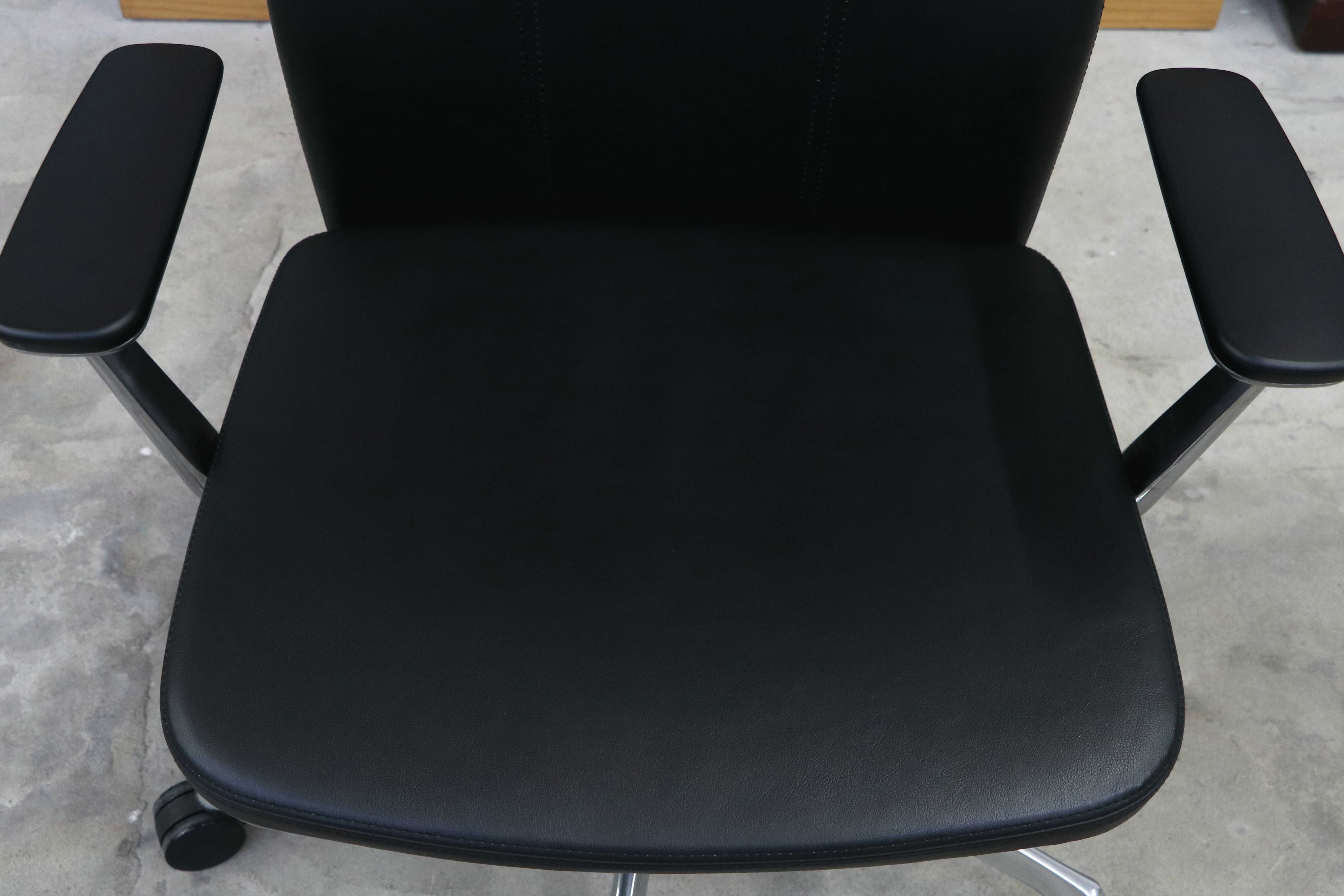 GMIK678H○okamura / オカムラ CRAFTIE クラフティー デスクチェア オフィスチェア アームチェア 本革 ウォールナット 定価約38万 展示品