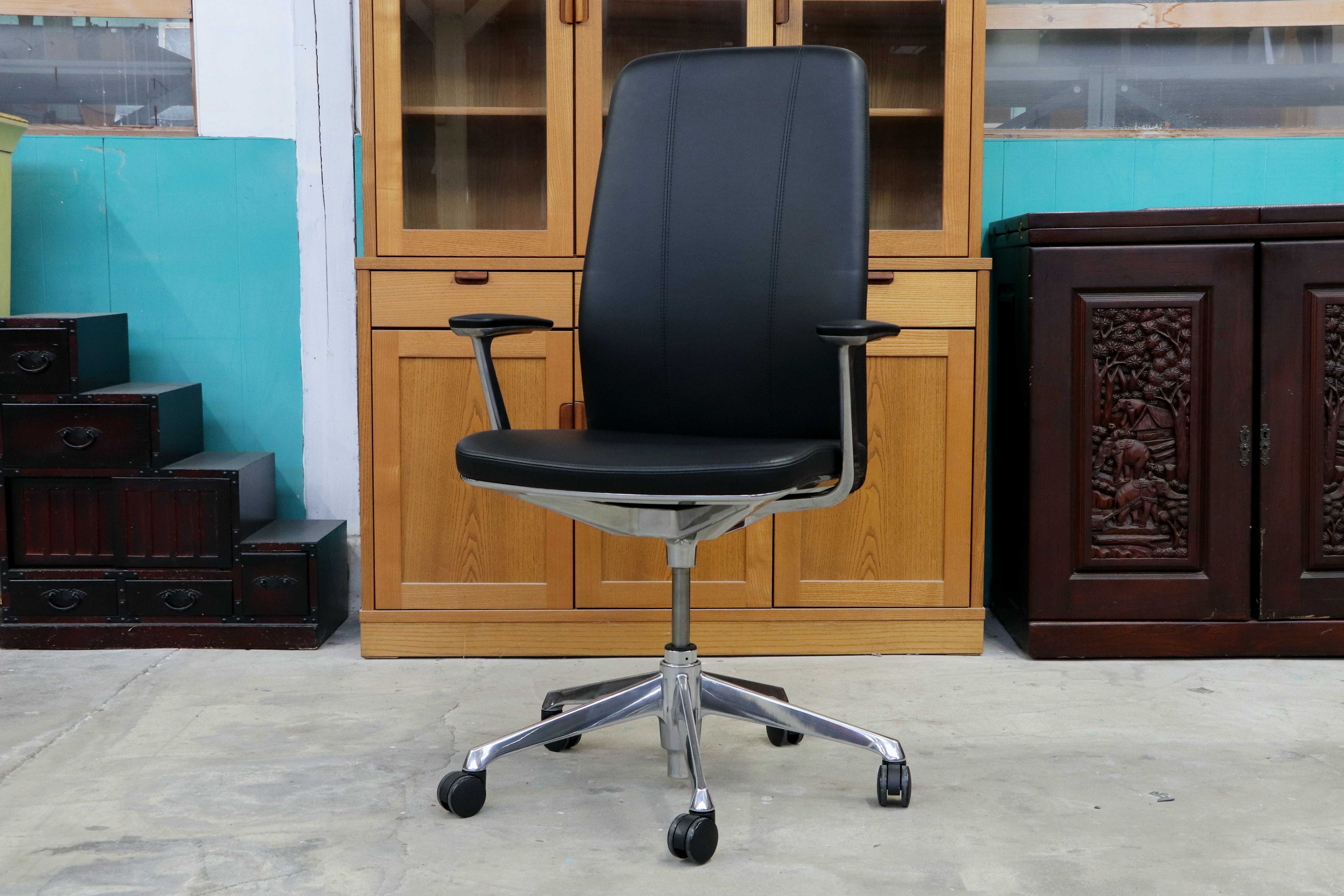 GMIK678H○okamura / オカムラ CRAFTIE クラフティー デスクチェア オフィスチェア アームチェア 本革 ウォールナット 定価約38万 展示品