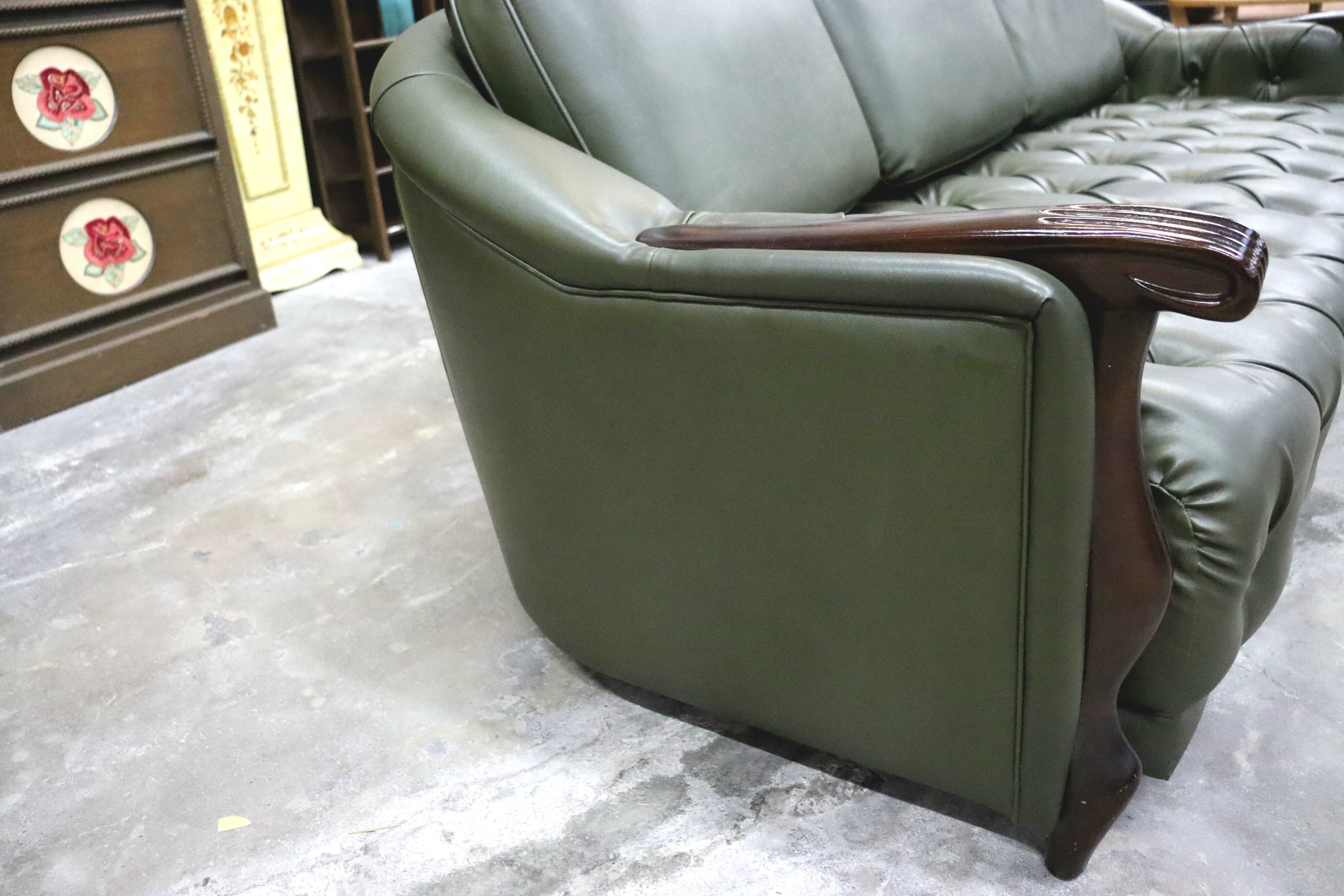 GMIK819○maruni / マルニ ベルサイユ 3人掛けソファ 3Pソファ 合皮 木製アーム クラシック エレガント 応接 ボタンタフティング 国産家具