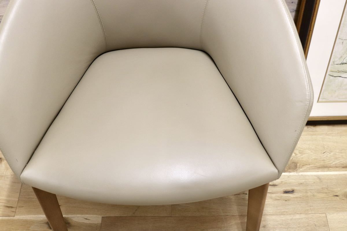 GMGN421F○Andreu World / アンドリュー・ワールド Brandy アームチェア 椅子 本革 レザー ベージュ モダン 定価約20万 展示品