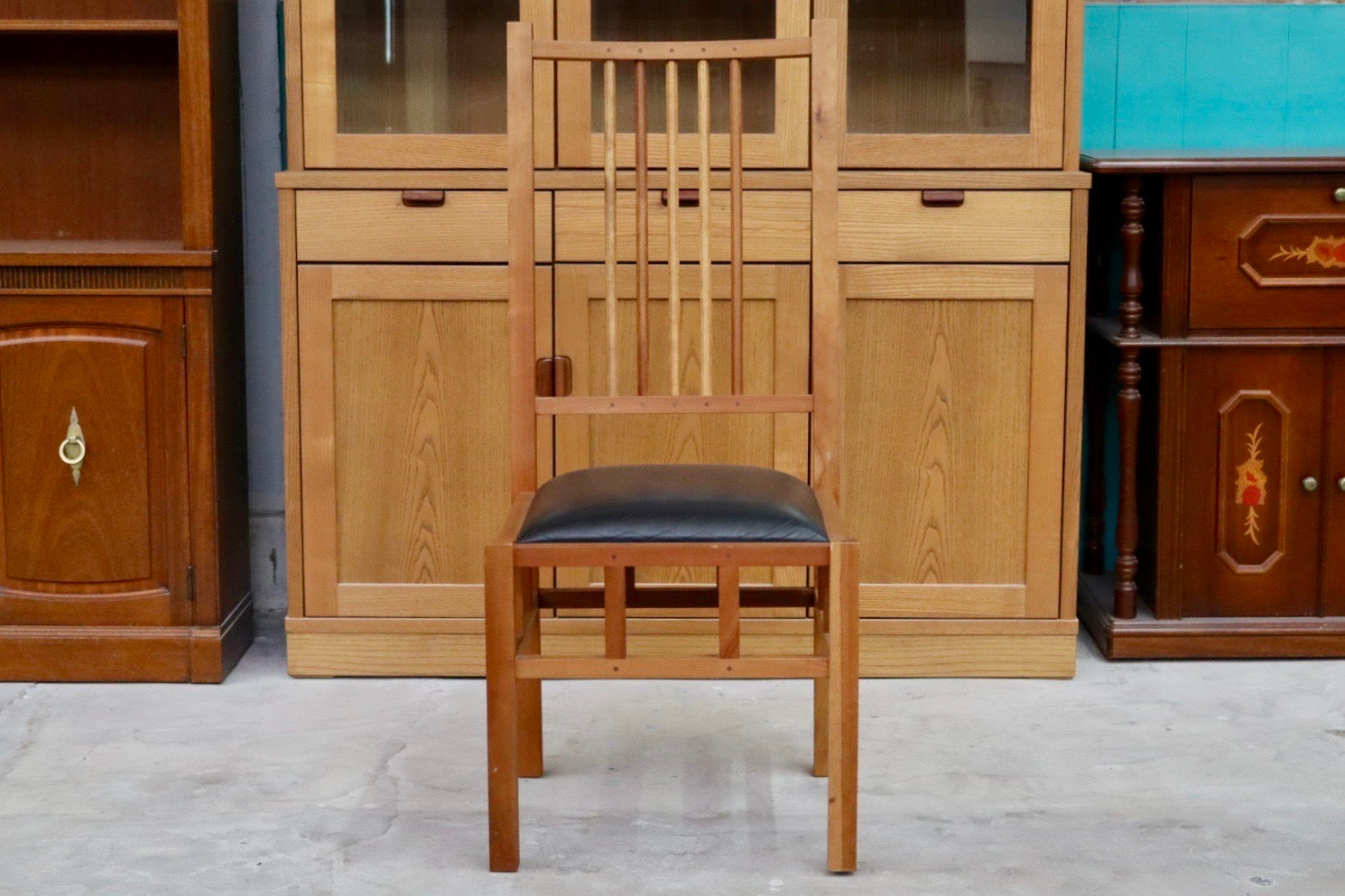 GMIK36C○JOHN KELLY / ジョン・ケリー J1スピンドルチェア ダイニングチェア 椅子 木製 ブラックチェリー材 本革 クラシック アンティーク