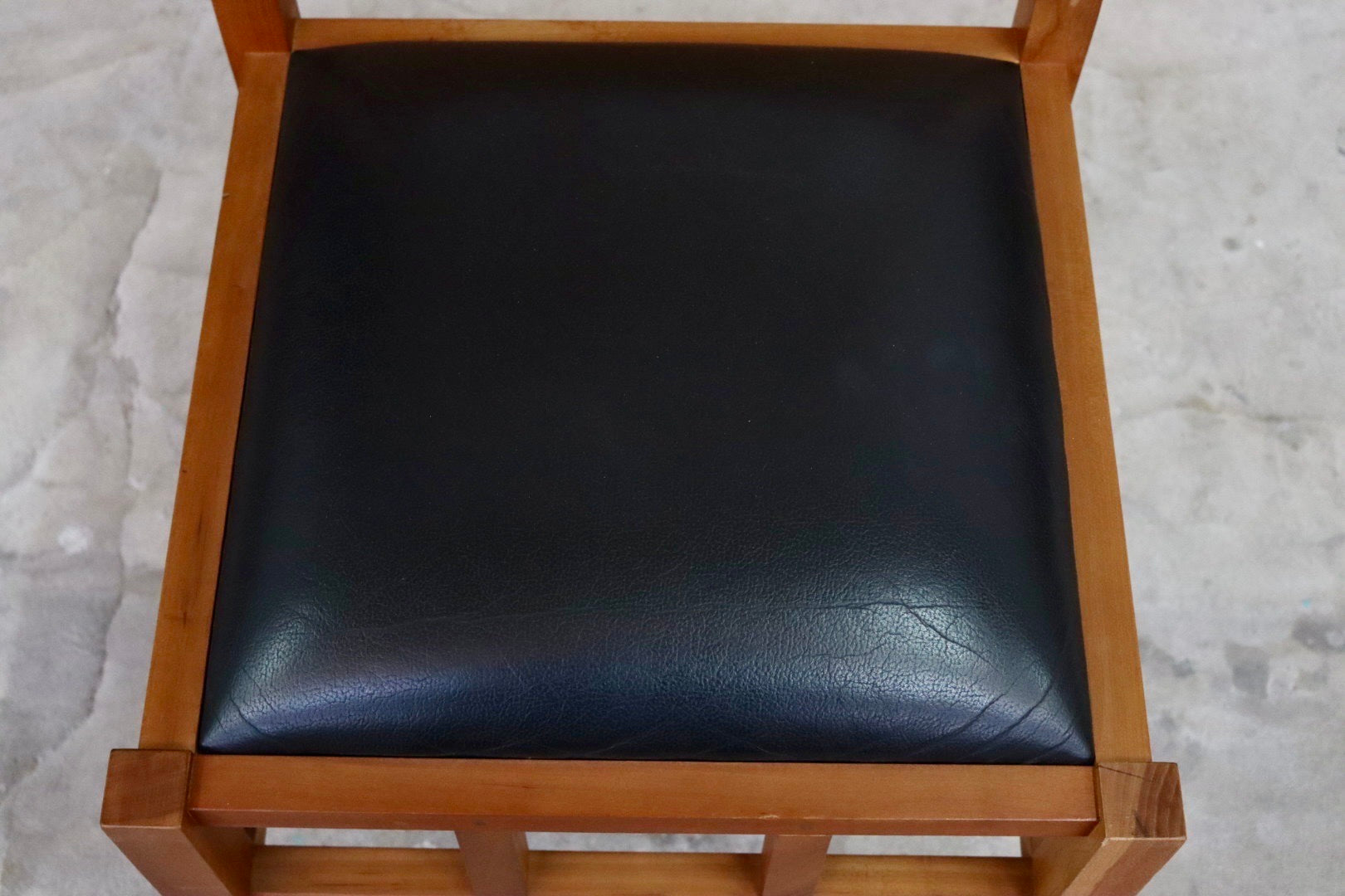 GMIK36C○JOHN KELLY / ジョン・ケリー J1スピンドルチェア ダイニングチェア 椅子 木製 ブラックチェリー材 本革 クラシック アンティーク