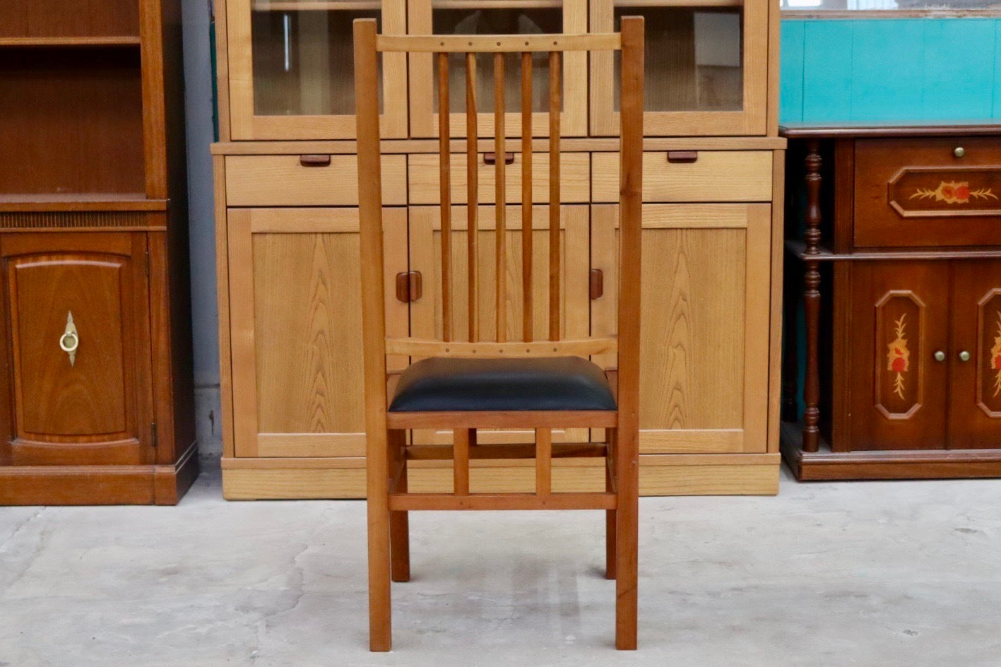 GMIK36E○JOHN KELLY / ジョン・ケリー J1スピンドルチェア ダイニングチェア 椅子 木製 ブラックチェリー材 本革 クラシック アンティーク