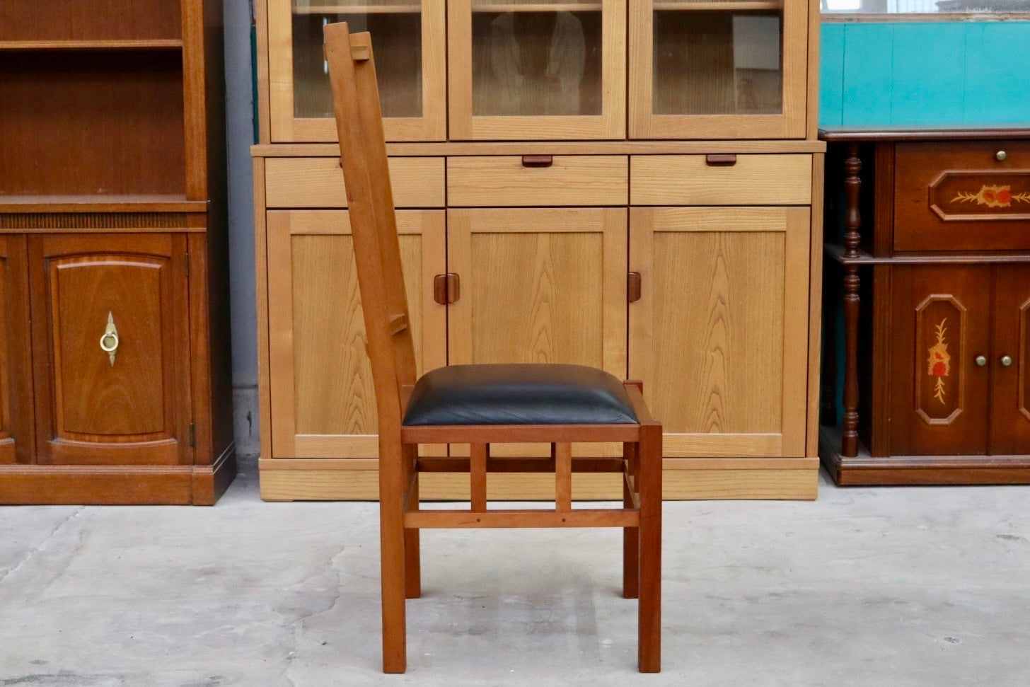 GMIK36E○JOHN KELLY / ジョン・ケリー J1スピンドルチェア ダイニングチェア 椅子 木製 ブラックチェリー材 本革 クラシック アンティーク