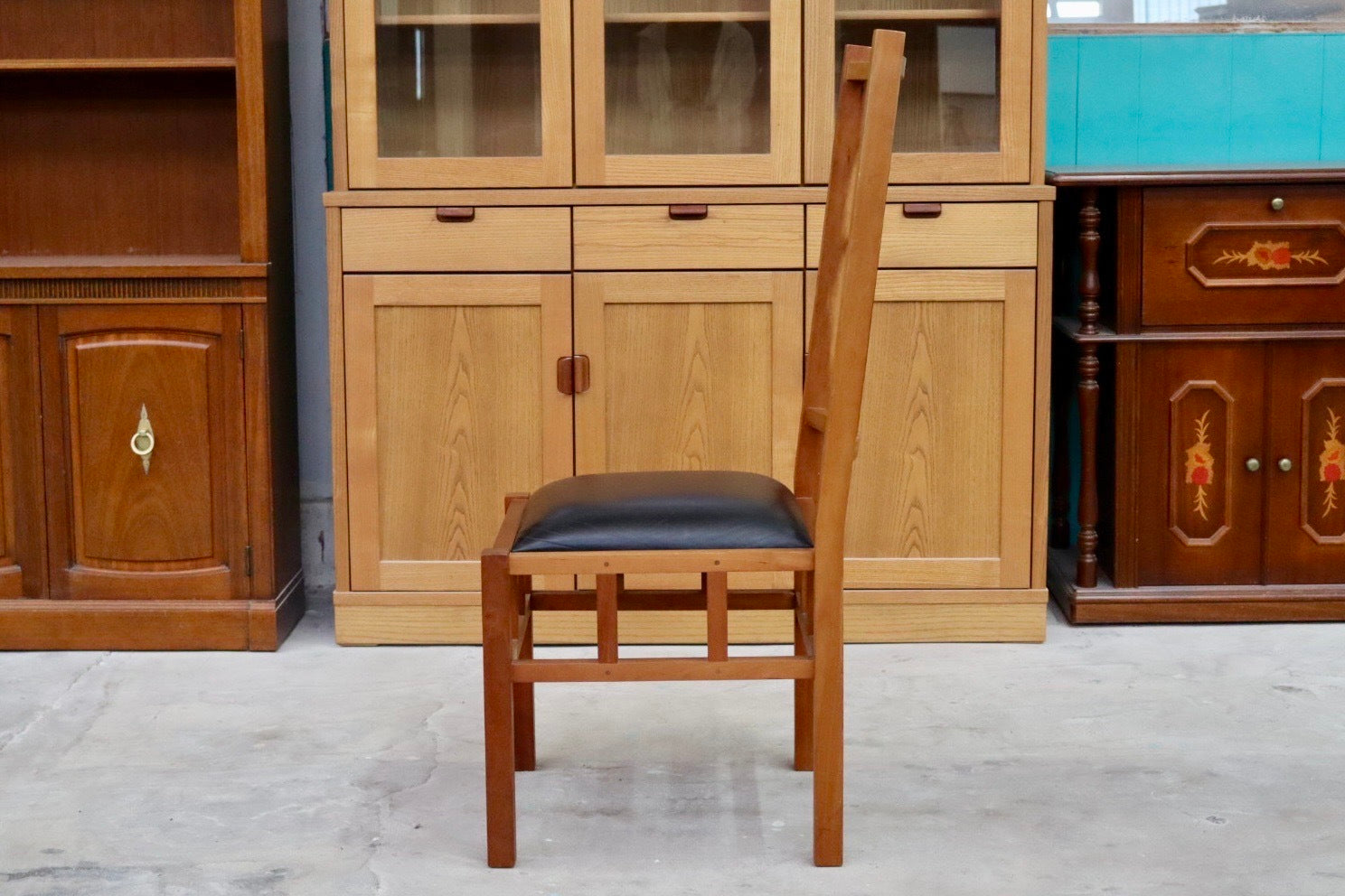 GMIK36E○JOHN KELLY / ジョン・ケリー J1スピンドルチェア ダイニングチェア 椅子 木製 ブラックチェリー材 本革 クラシック アンティーク