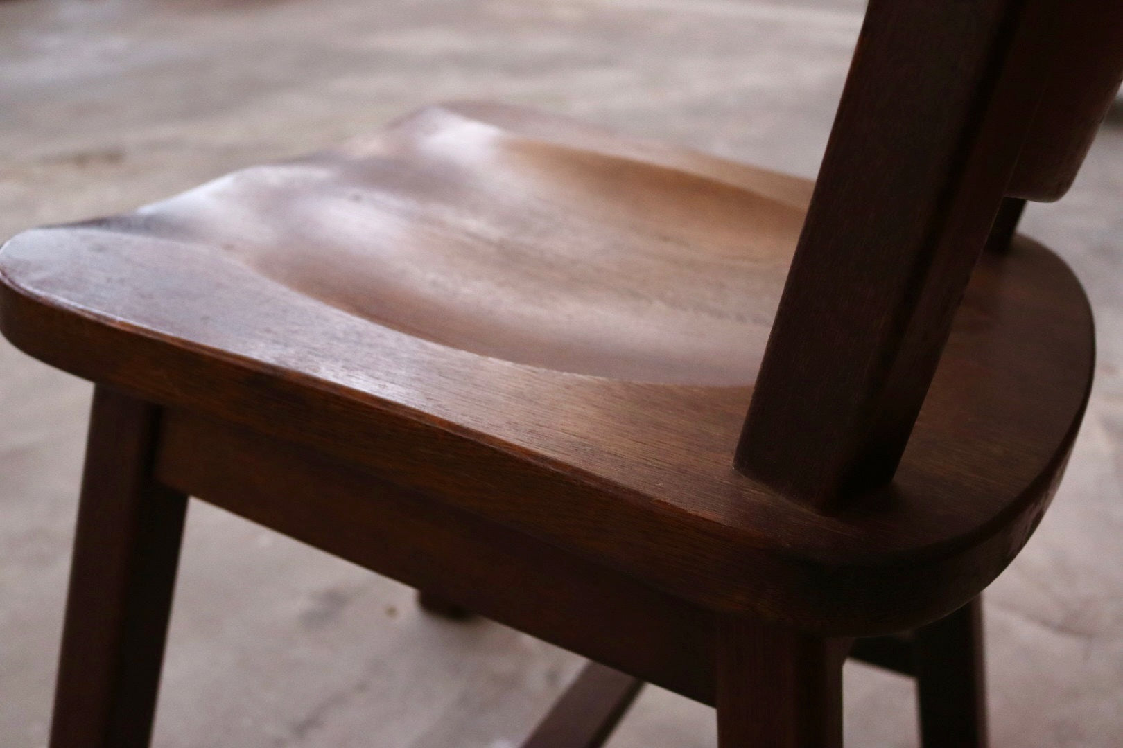 GMHS565E○オランダ製 ダッチカントリー ダイニングチェア 椅子 無垢 オーク材 民芸家具 堅牢 輸入家具 ヴィンテージ