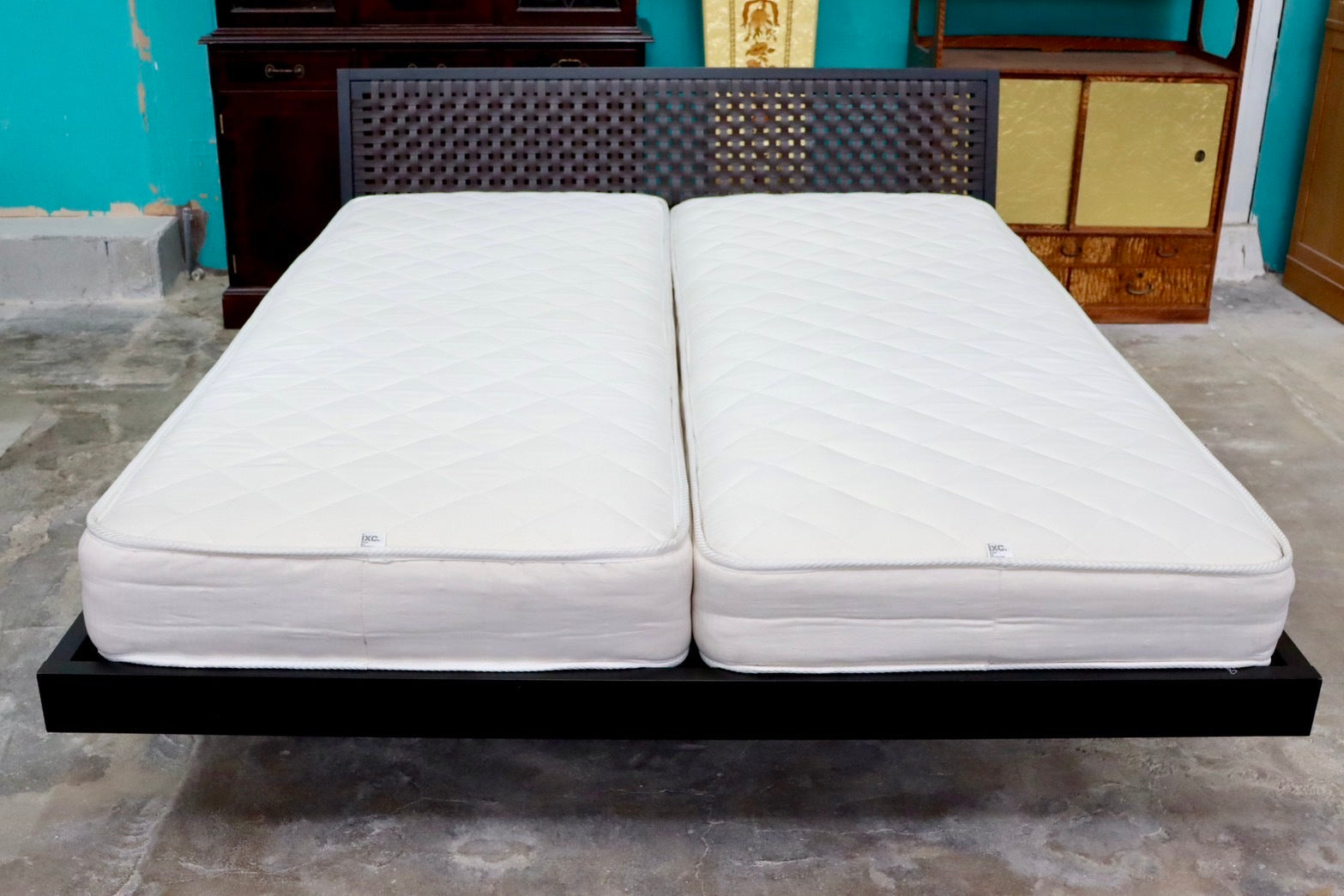 カッシーナ クイーンベット