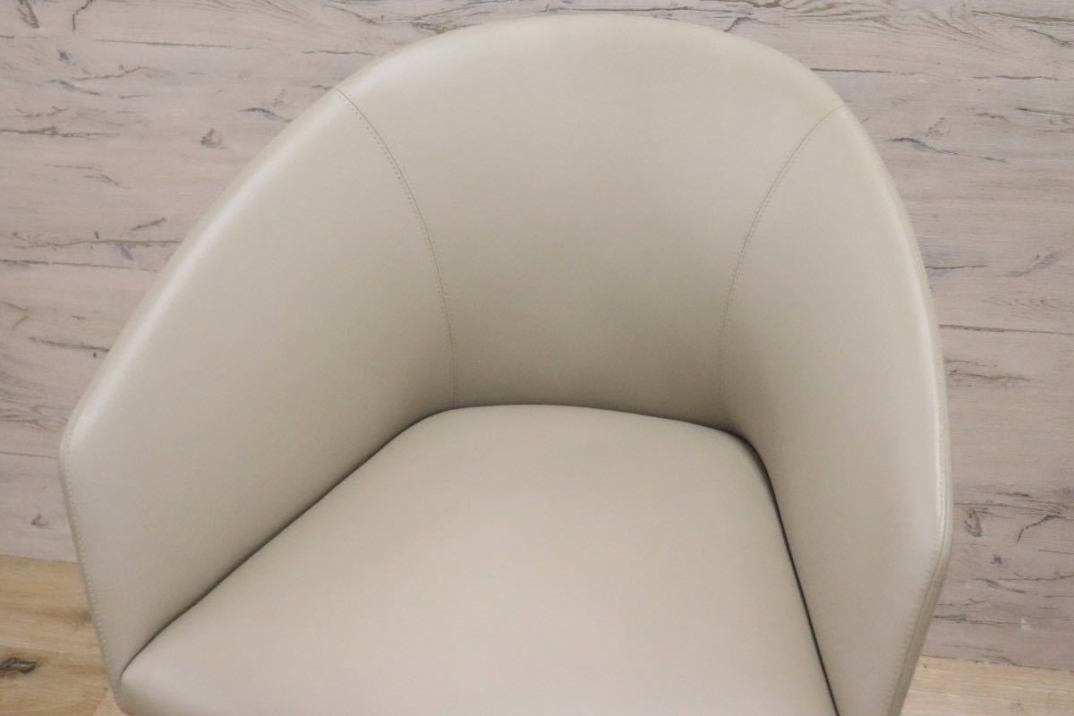 GMGN421H○Andreu World / アンドリュー・ワールド Brandy アームチェア 椅子 本革 レザー ベージュ モダン 定価約20万 展示品