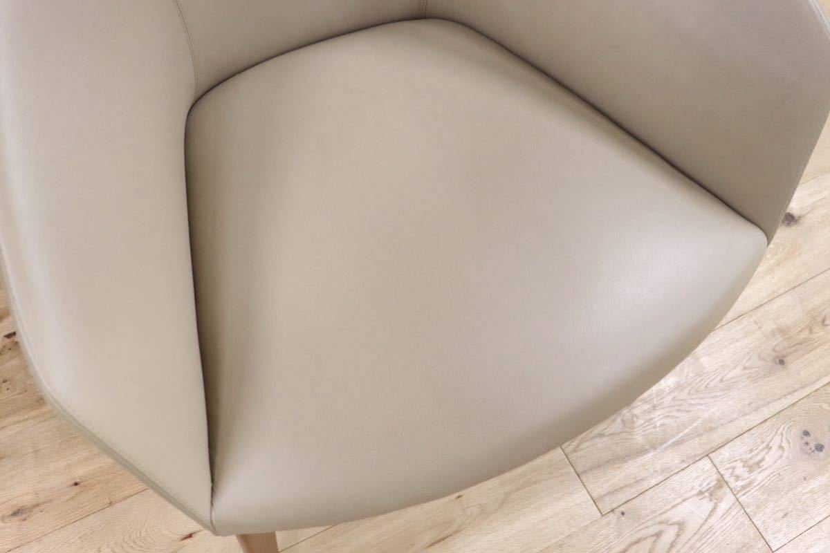 GMGN421C○Andreu World / アンドリュー・ワールド Brandy アームチェア 椅子 本革 レザー ベージュ モダン 定価約20万 展示品